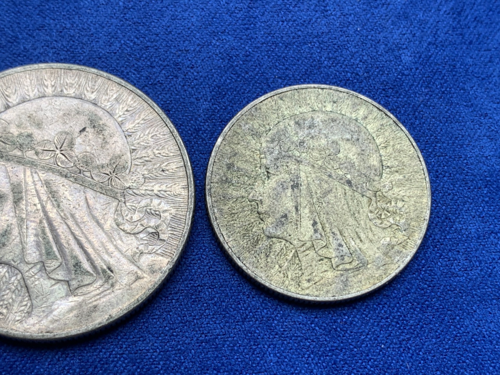 《竞宝斋》三少爷老婆本专场-第156场 (全场包邮) 波兰1933年5兹罗提、1932年10兹罗提雅德维加女王头像（俗称“尼姑头”）银币一对