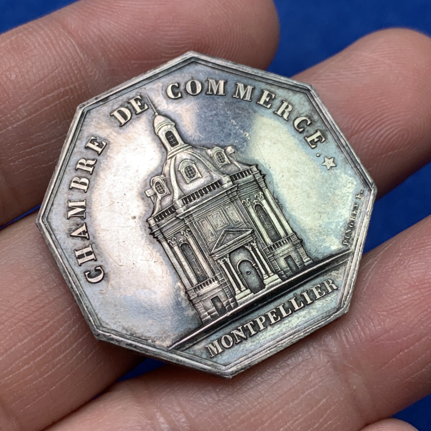 《竞宝斋》三少爷老婆本专场-第156场 (全场包邮) 法国蒙彼利埃商会八角代用银币，丰饶角+1ARGENT边铭，对边直径34mm，重量18.18g。镜面底板