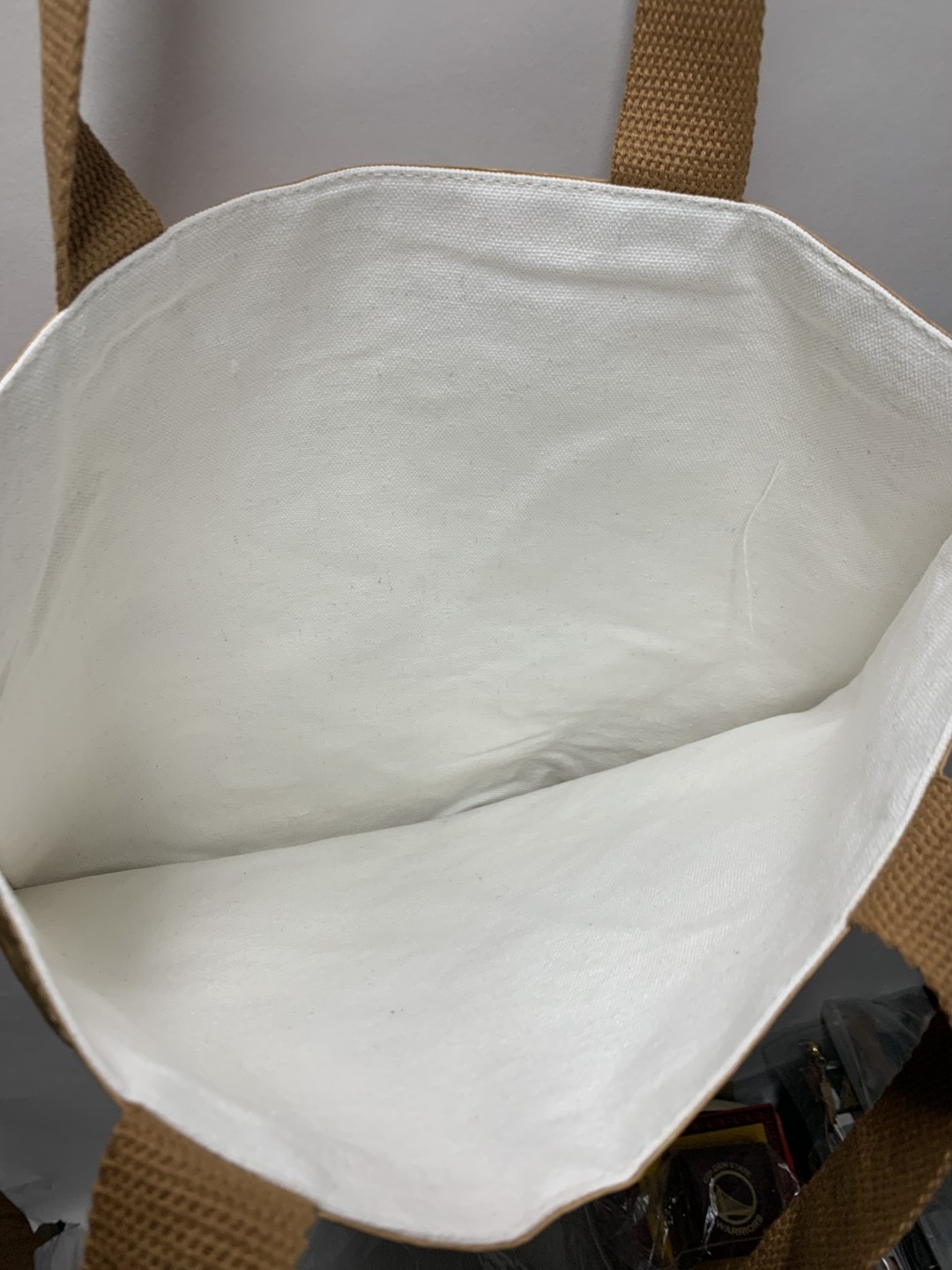 零元拍：展会热卖款，歪歪 OWSON系列杜邦纸手提袋  复古牛皮色防水洗杜邦环保潮流手袋《钢铁侠》，尺寸约35/38.5CM。
