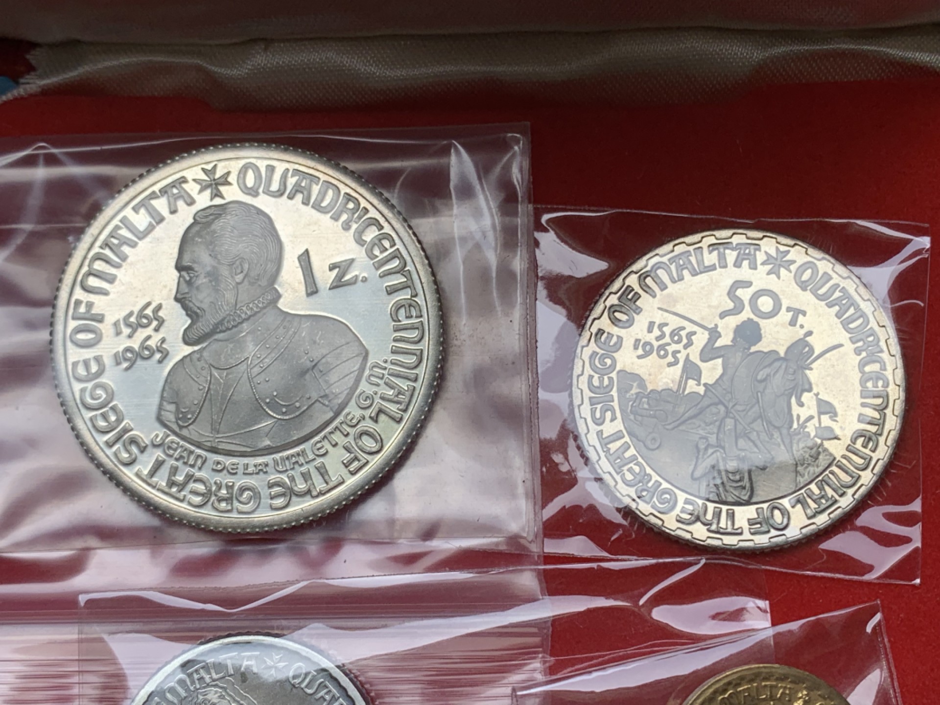 《竞宝斋》三少爷老婆本专场-第156场 (全场包邮) 马耳他1965年圣约翰骑士团大围攻胜利400周年纪念精制币4枚套，带原盒。1铜币2镍币1银币，其中，1泽奇诺为银币