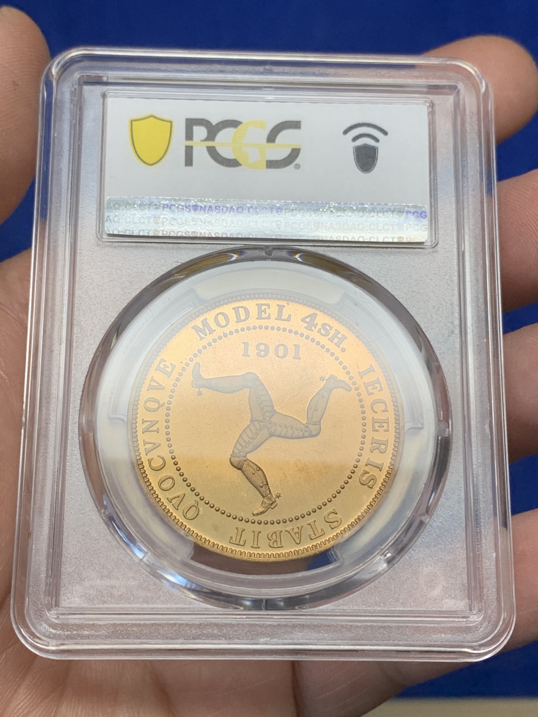 《竞宝斋》三少爷老婆本专场-第156场 (全场包邮) PCGS金盾 PR65RD 马恩岛“1901”年爱德华七世国王头像三条腿图案4先令精制大铜币，后铸珍惜币。唯一亚军分，上面仅有一枚冠军分