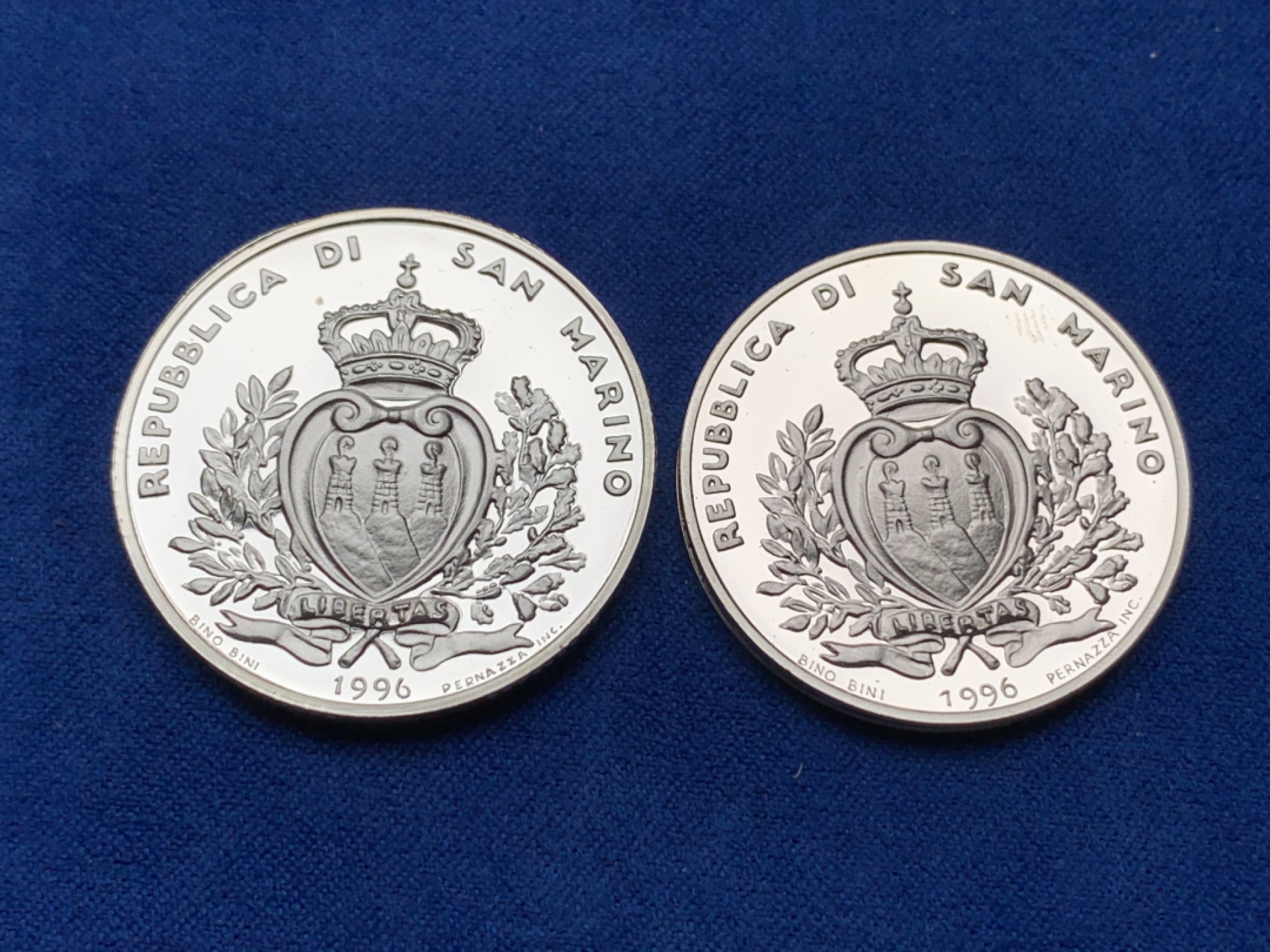 《竞宝斋》三少爷老婆本专场-第156场 (全场包邮) 圣马力诺1996年动物纪念5000里拉、10000里拉精制银币一对
