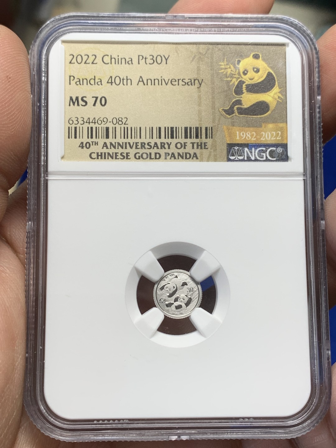 《竞宝斋》三少爷老婆本专场-第156场 (全场包邮) NGC MS70 中国2022年熊猫30元铂金纪念币，满分不易。1g铂金币，熊猫金币发型40周年标签