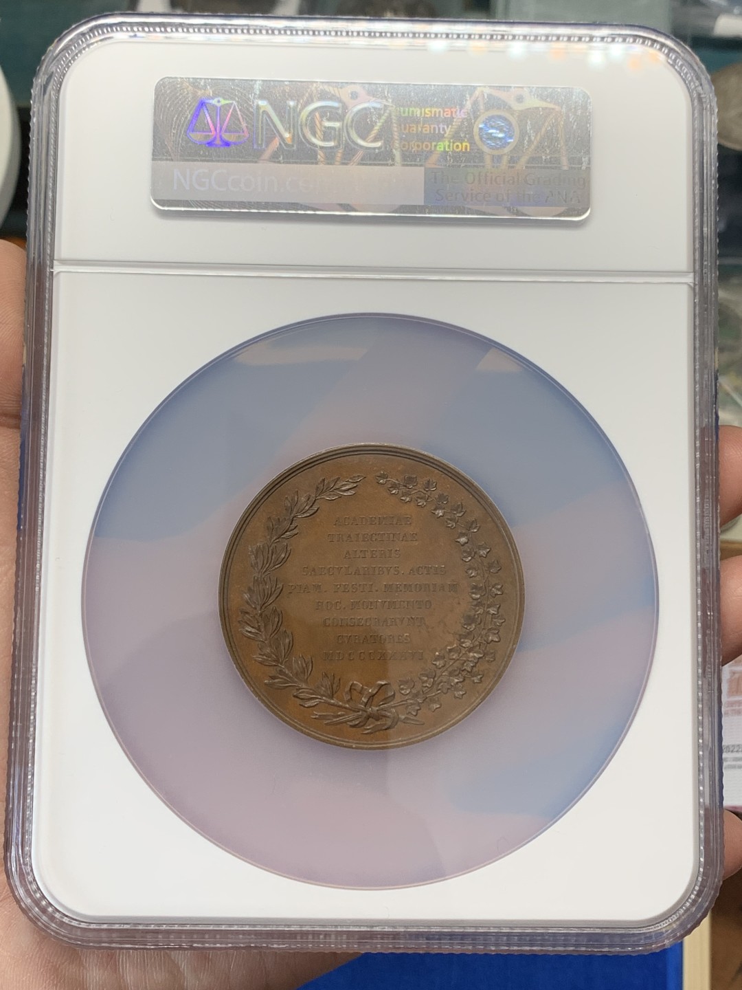 《竞宝斋》三少爷老婆本专场-第156场 (全场包邮) NGC MS62BN 荷兰1836年乌特勒支大学建校200周年大铜章，NGC加大盒