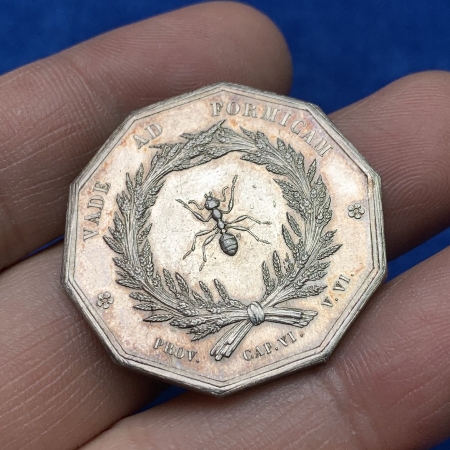 《竞宝斋》三少爷老婆本专场-第156场 (全场包邮) 法国1822年里昂蚂蚁储蓄银行十角代用银币，丰饶角+ARGENT边铭，对边直径32mm，重量15.8g。UNC好品相