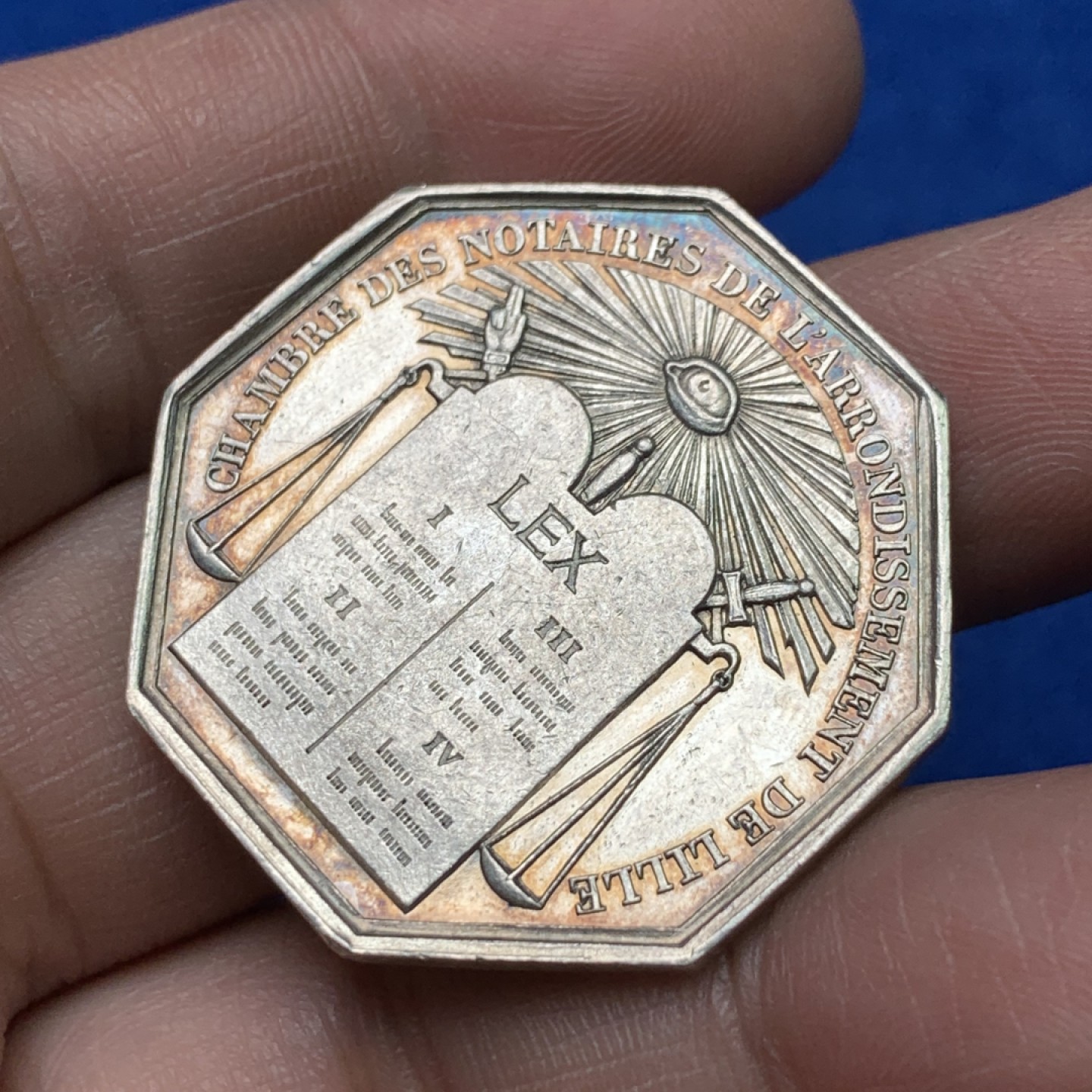 《竞宝斋》三少爷老婆本专场-第156场 (全场包邮) 法国菲利普一世国王头像里尔区公证人协会八角代用银币，船首+ARGENT边铭，对边直径35mm，重量17.92g