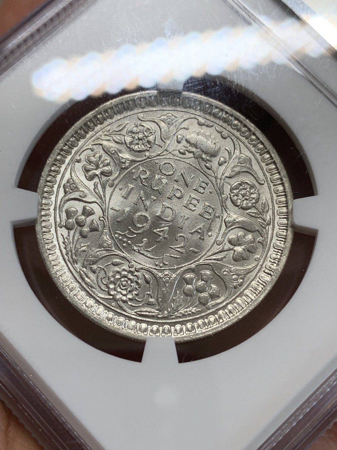 《竞宝斋》三少爷老婆本专场-第156场 (全场包邮) NGC MS61 英属印度1942年乔治六世国王头像1卢比银币