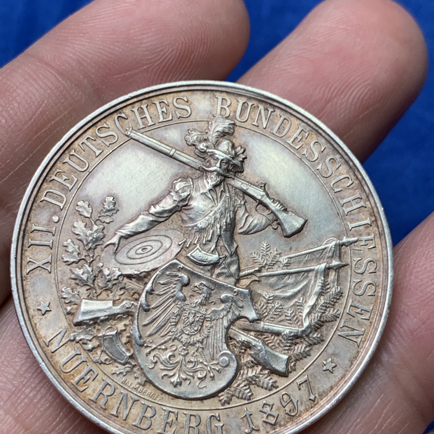 《竞宝斋》三少爷老婆本专场-第156场 (全场包邮) 瑞士1897年纽伦堡德意志联邦射击节大银章，光边，直径40.5mm，重量29.6g