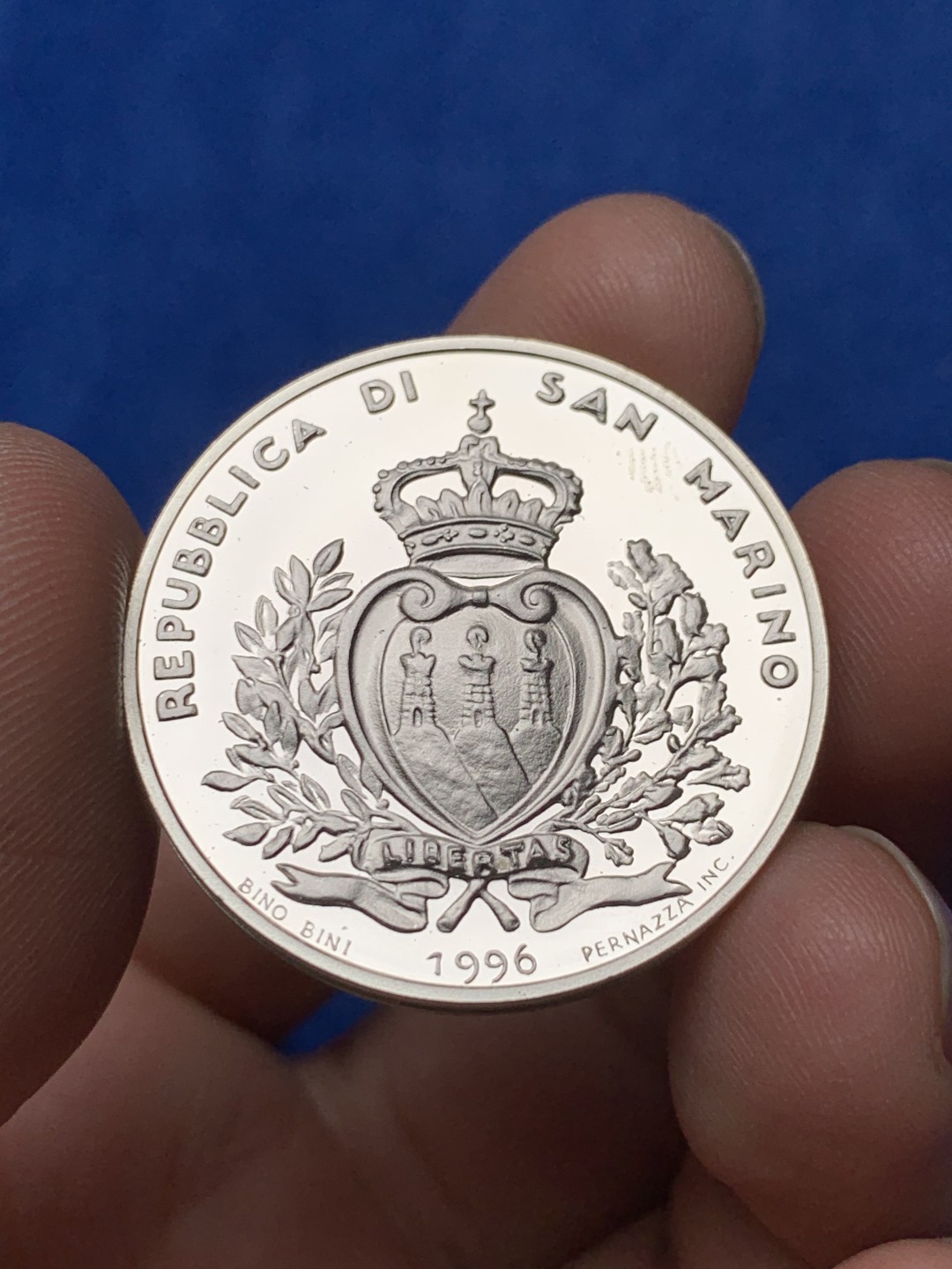 《竞宝斋》三少爷老婆本专场-第156场 (全场包邮) 圣马力诺1996年动物纪念5000里拉、10000里拉精制银币一对