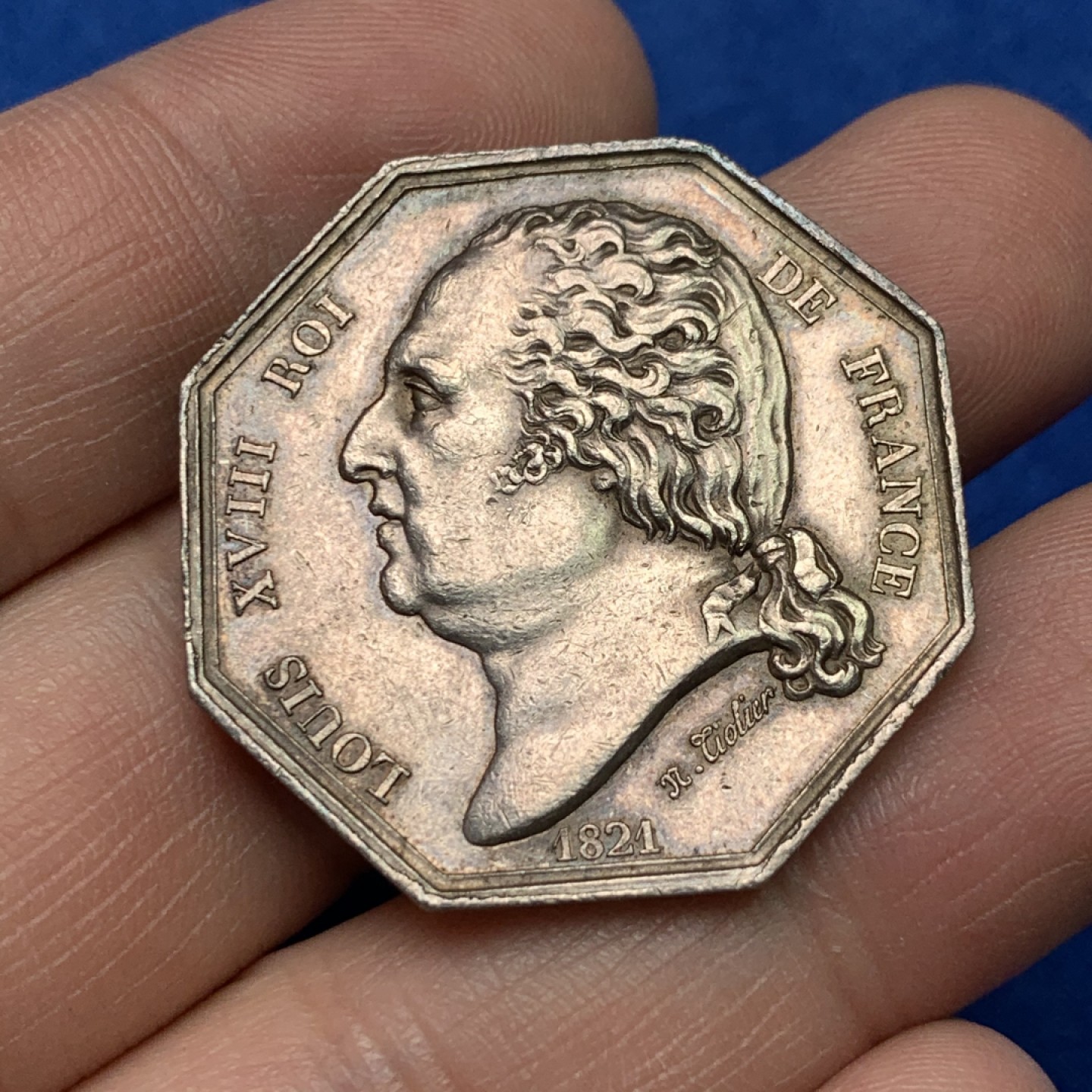 《竞宝斋》三少爷老婆本专场-第156场 (全场包邮) 法国1821年路易十八国王头像巴黎证券交易所八角代用银币，早期无边铭，对边直径33mm，重量16.85g。少见品种