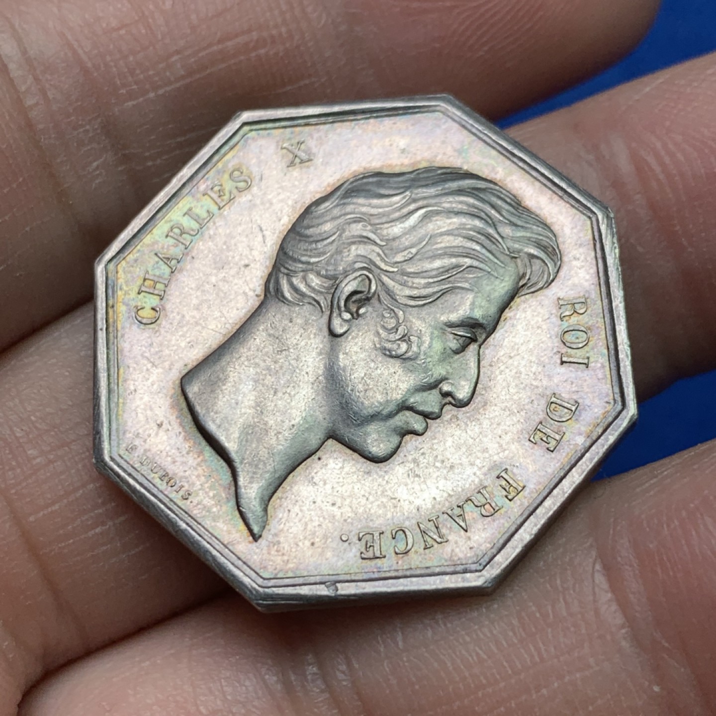 《竞宝斋》三少爷老婆本专场-第156场 (全场包邮) 法国19世纪查尔斯十世国王头像大公鸡图案八角代用银币，早期无边铭，对边直径29.5mm，重量10.94g。少见品种，UNC好品相