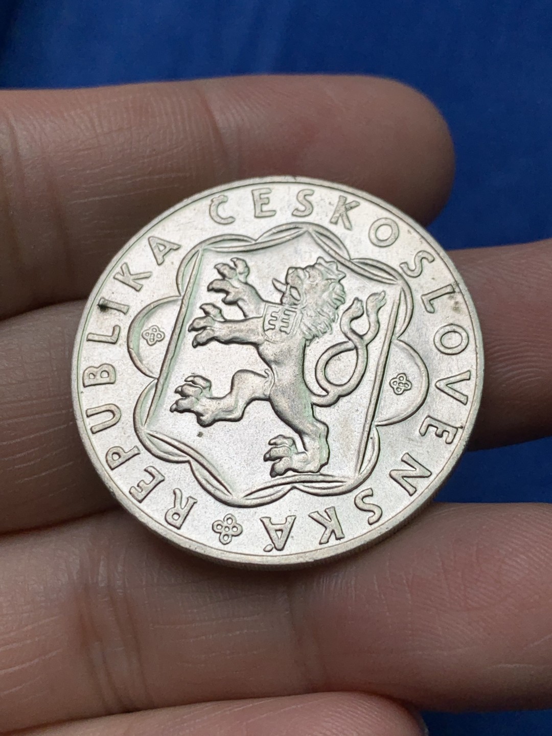 《竞宝斋》三少爷老婆本专场-第156场 (全场包邮) 捷克斯洛伐克1954、1955年25克朗银币一对，原光可评级好品相。500银，直径34mm，重量16g