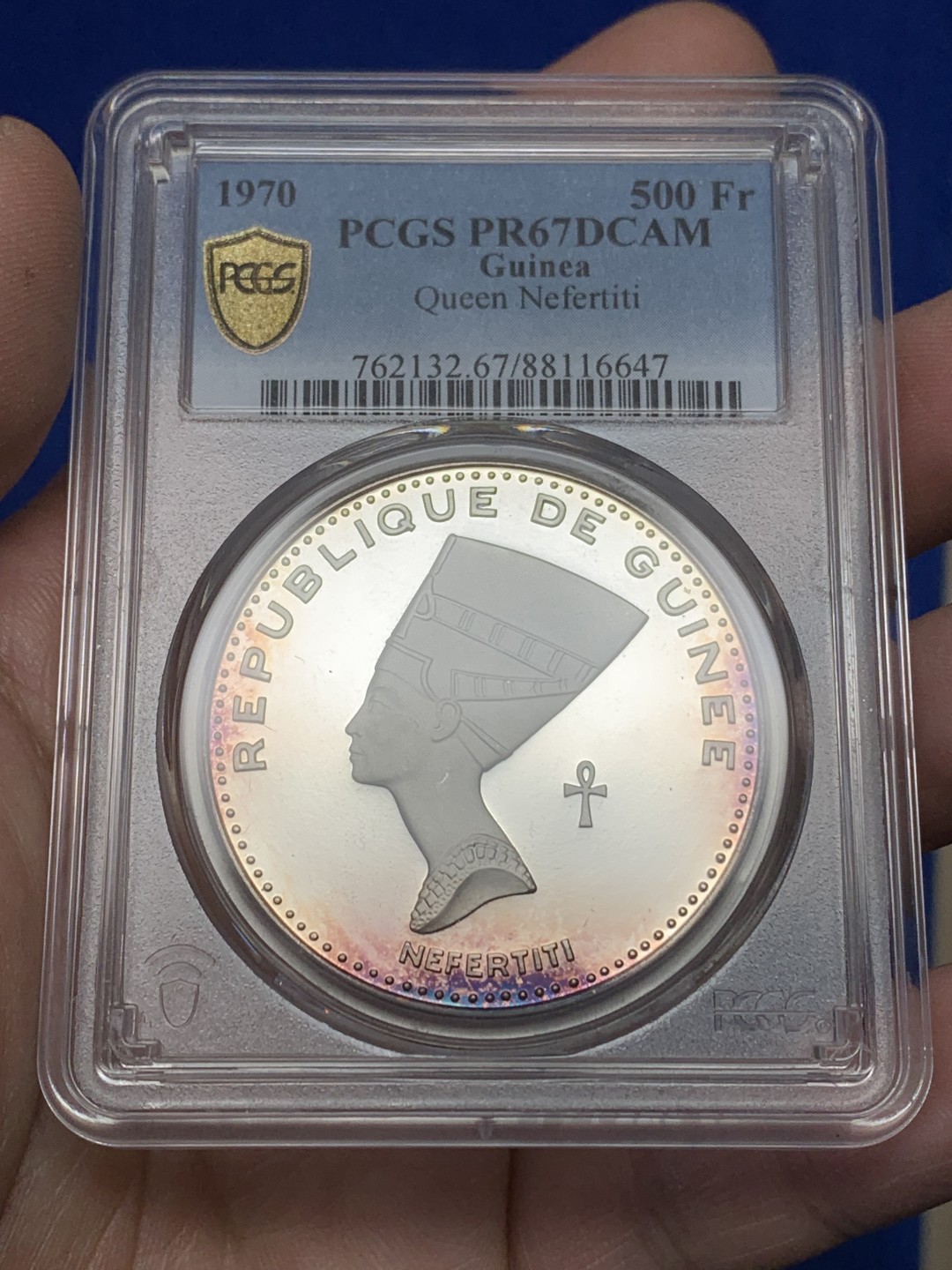 《竞宝斋》三少爷老婆本专场-第156场 (全场包邮) PCGS金盾 PR67DCAM 几内亚1970年埃及艳后头像500法郎精制大银币，氧化部分均为彩色包浆，很漂亮