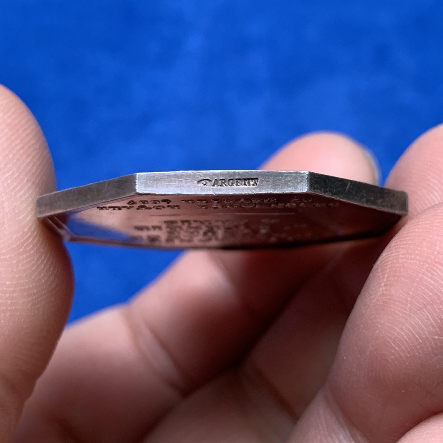 《竞宝斋》三少爷老婆本专场-第156场 (全场包邮) 法国1837年巴黎火灾保险公司八角代用银币，对边直径36.5mm，重量19.34g。UNC好品相