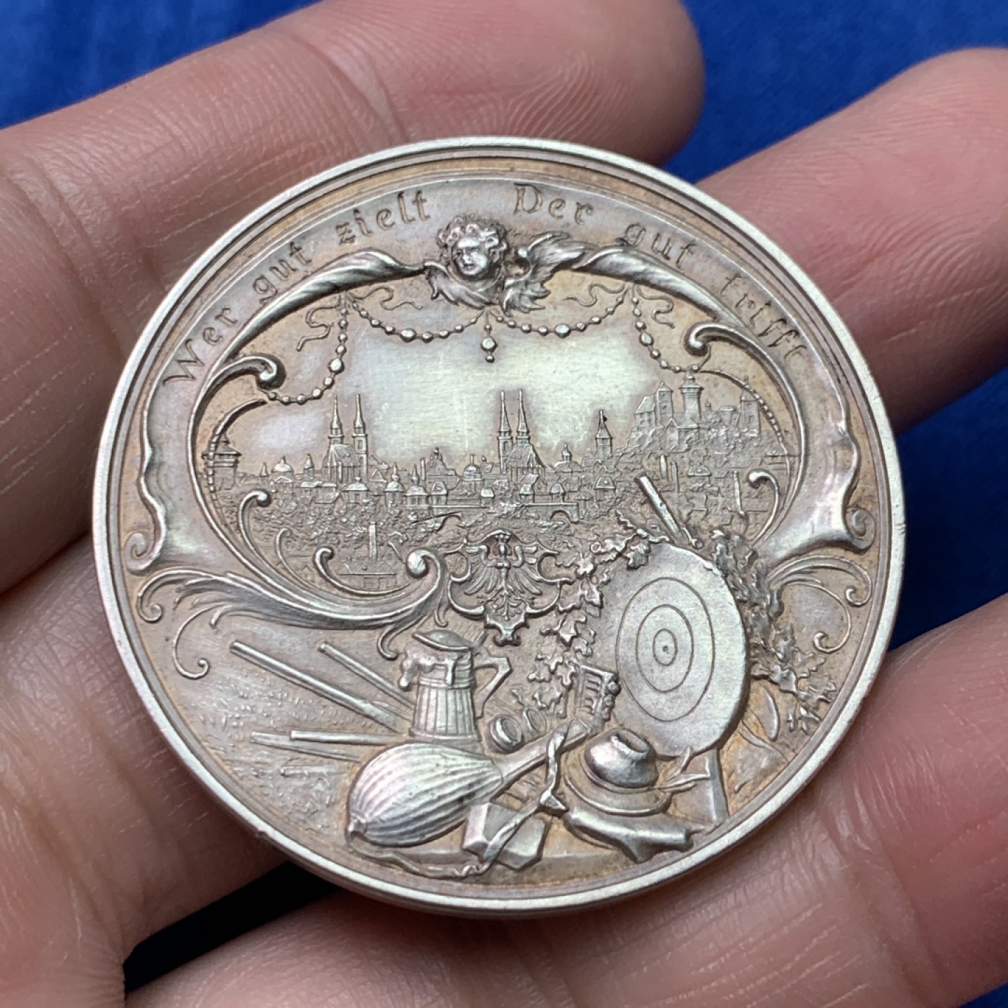 《竞宝斋》三少爷老婆本专场-第156场 (全场包邮) 瑞士1897年纽伦堡德意志联邦射击节大银章，光边，直径40.5mm，重量29.6g