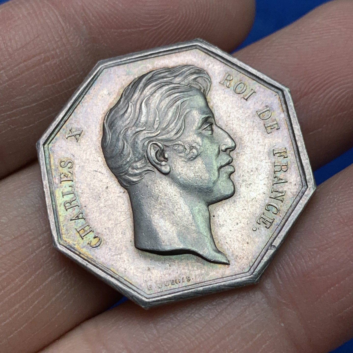 《竞宝斋》三少爷老婆本专场-第156场 (全场包邮) 法国19世纪查尔斯十世国王头像大公鸡图案八角代用银币，早期无边铭，对边直径29.5mm，重量10.94g。少见品种，UNC好品相