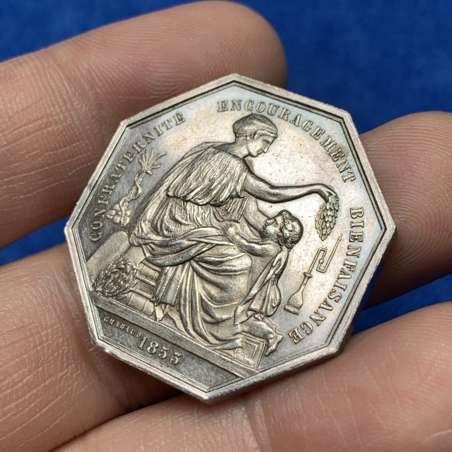 《竞宝斋》三少爷老婆本专场-第156场 (全场包邮) 法国1853年塞纳河药剂师协会八角代用银币，丰饶角+ARGENT边铭，对边直径32.5mm，重量16g。UNC好品相