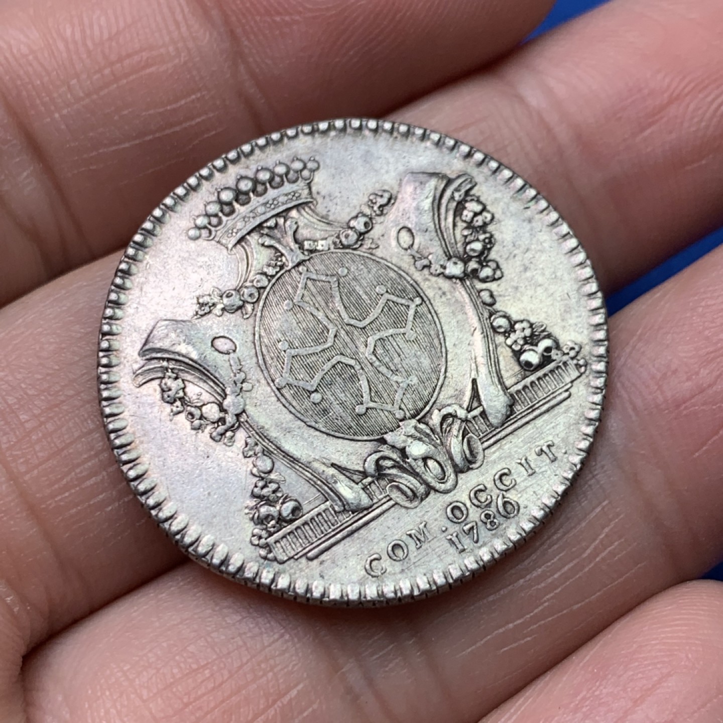 《竞宝斋》三少爷老婆本专场-第156场 (全场包邮) 法国1786年路易十六国王头像代用银币，直径31.5mm，重量10.69g。深打好品相