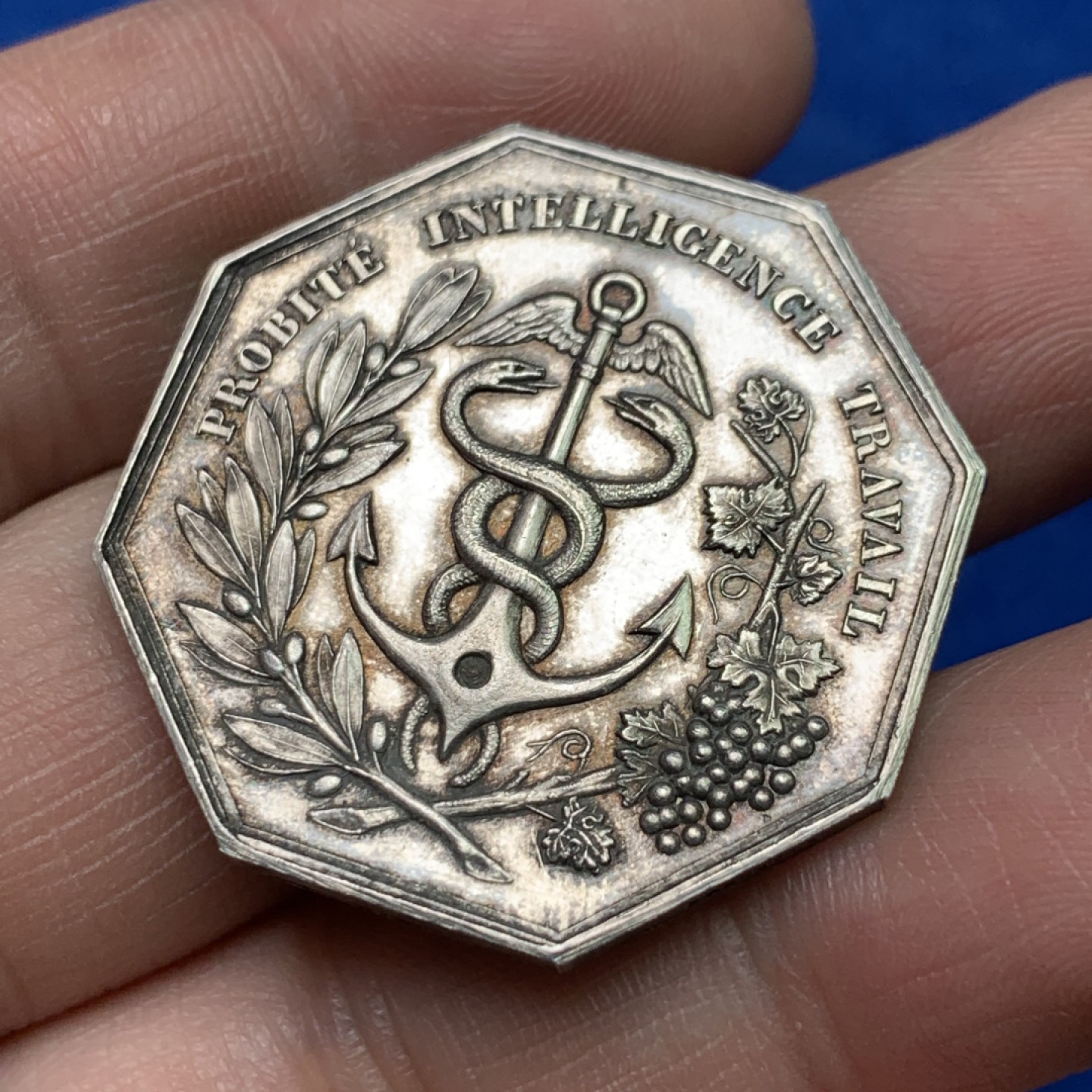 《竞宝斋》三少爷老婆本专场-第156场 (全场包邮) 法国蒙彼利埃商会八角代用银币，丰饶角+1ARGENT边铭，对边直径34mm，重量18.18g。镜面底板