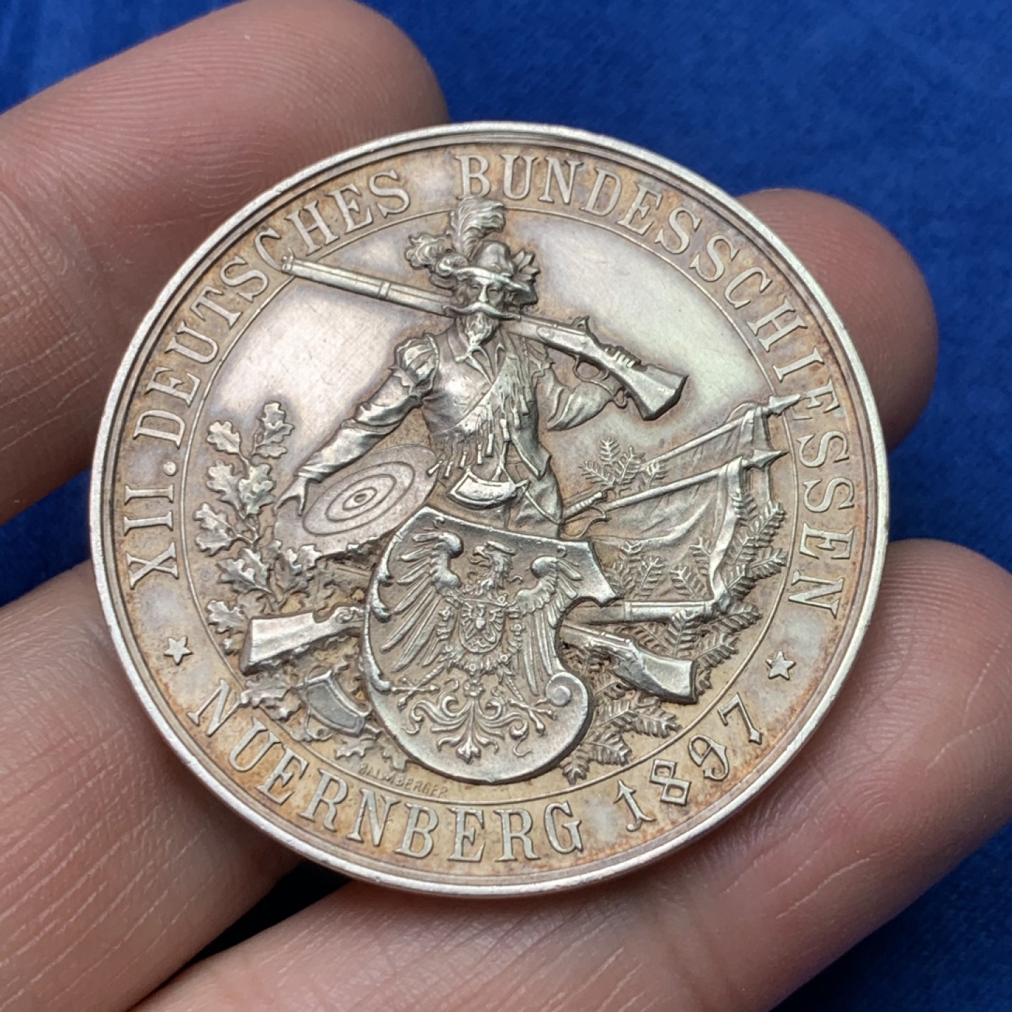 《竞宝斋》三少爷老婆本专场-第156场 (全场包邮) 瑞士1897年纽伦堡德意志联邦射击节大银章，光边，直径40.5mm，重量29.6g