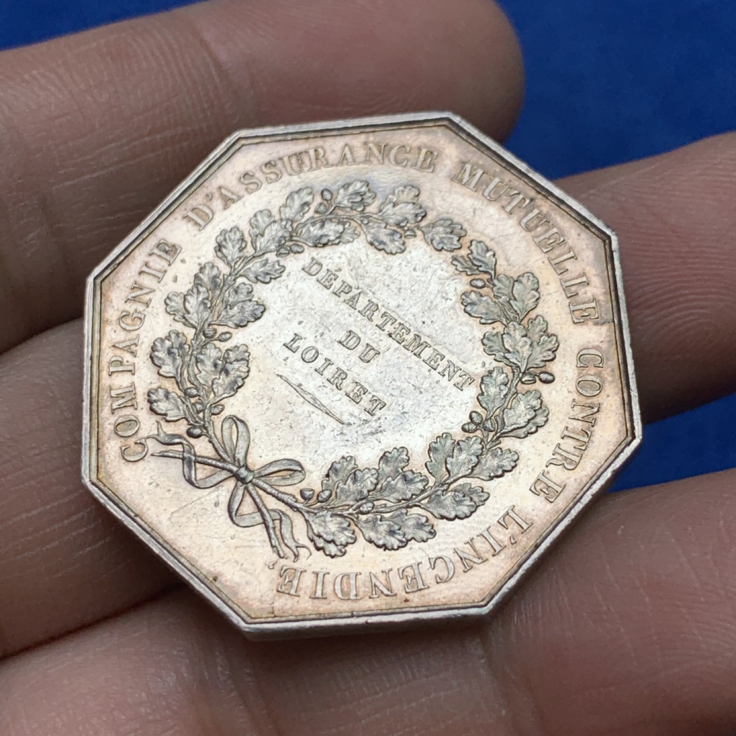 《竞宝斋》三少爷老婆本专场-第156场 (全场包邮) 法国1820年卢瓦雷特火灾保险公司八角代用银币，早期无边铭，对边直径34.5mm，重量17.06g。UNC好品相