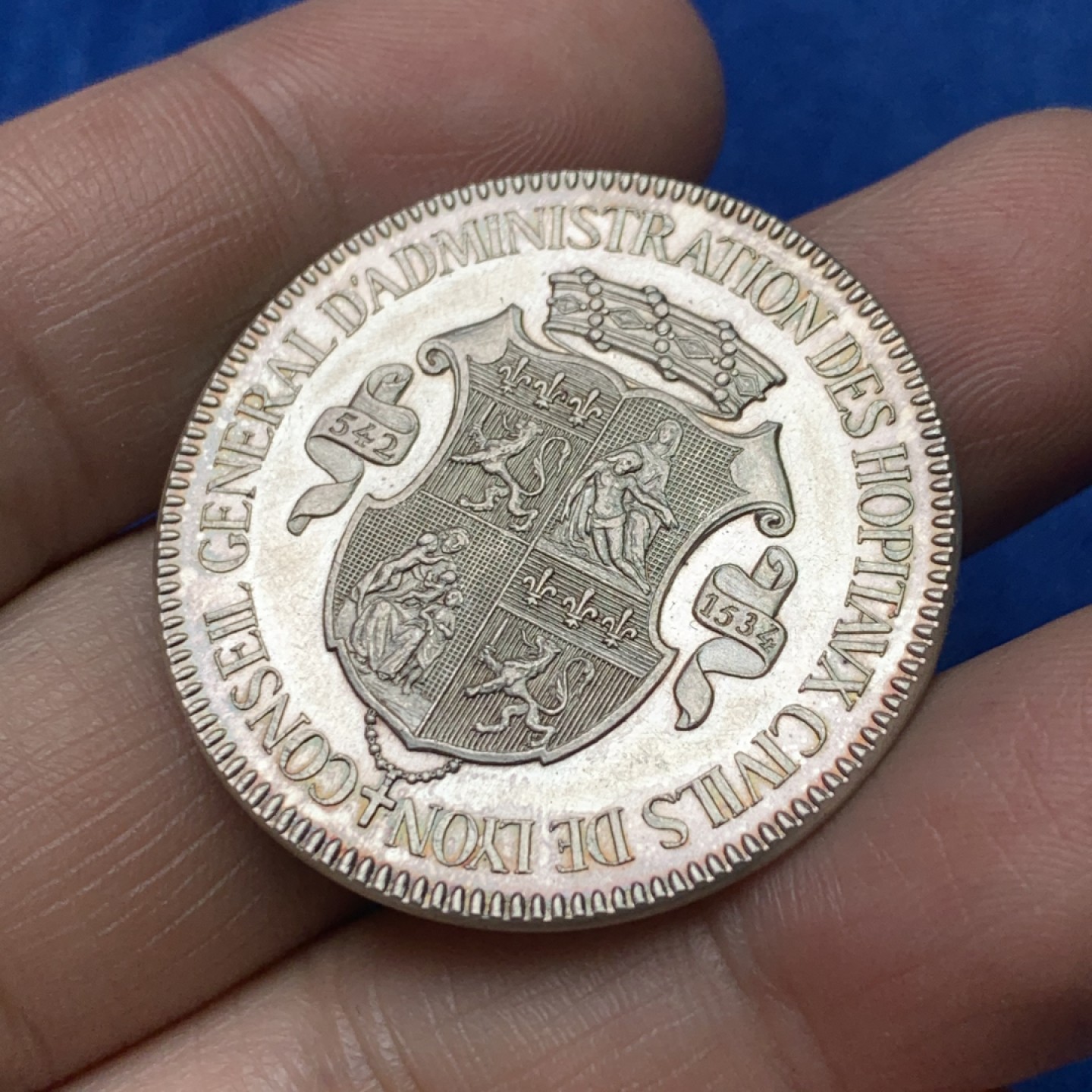 《竞宝斋》三少爷老婆本专场-第156场 (全场包邮) 法国1880年里昂医院希尔德贝尔特夫妇纪念代用银币，蜜蜂+ARGENT边铭，直径35mm，重量16.47g。UNC好品相