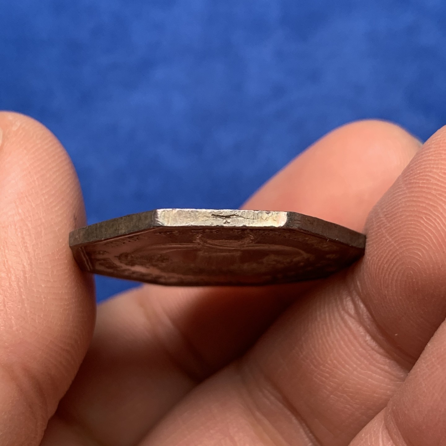 《竞宝斋》三少爷老婆本专场-第156场 (全场包邮) 法国1828年卢瓦尔省农业公司八角代用银币，油灯边铭，对边直径30.5mm，重量10.91g