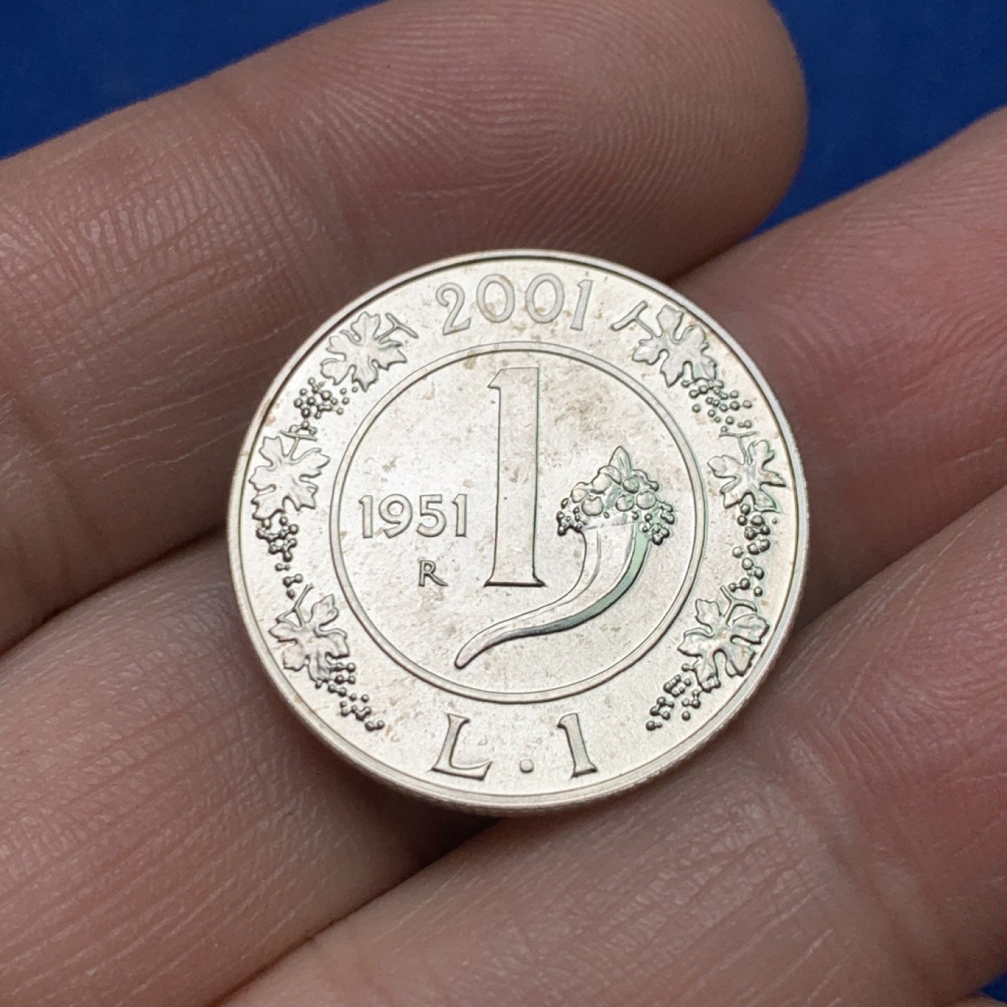 《竞宝斋》三少爷老婆本专场-第156场 (全场包邮) 意大利2001年最后的1里拉银币