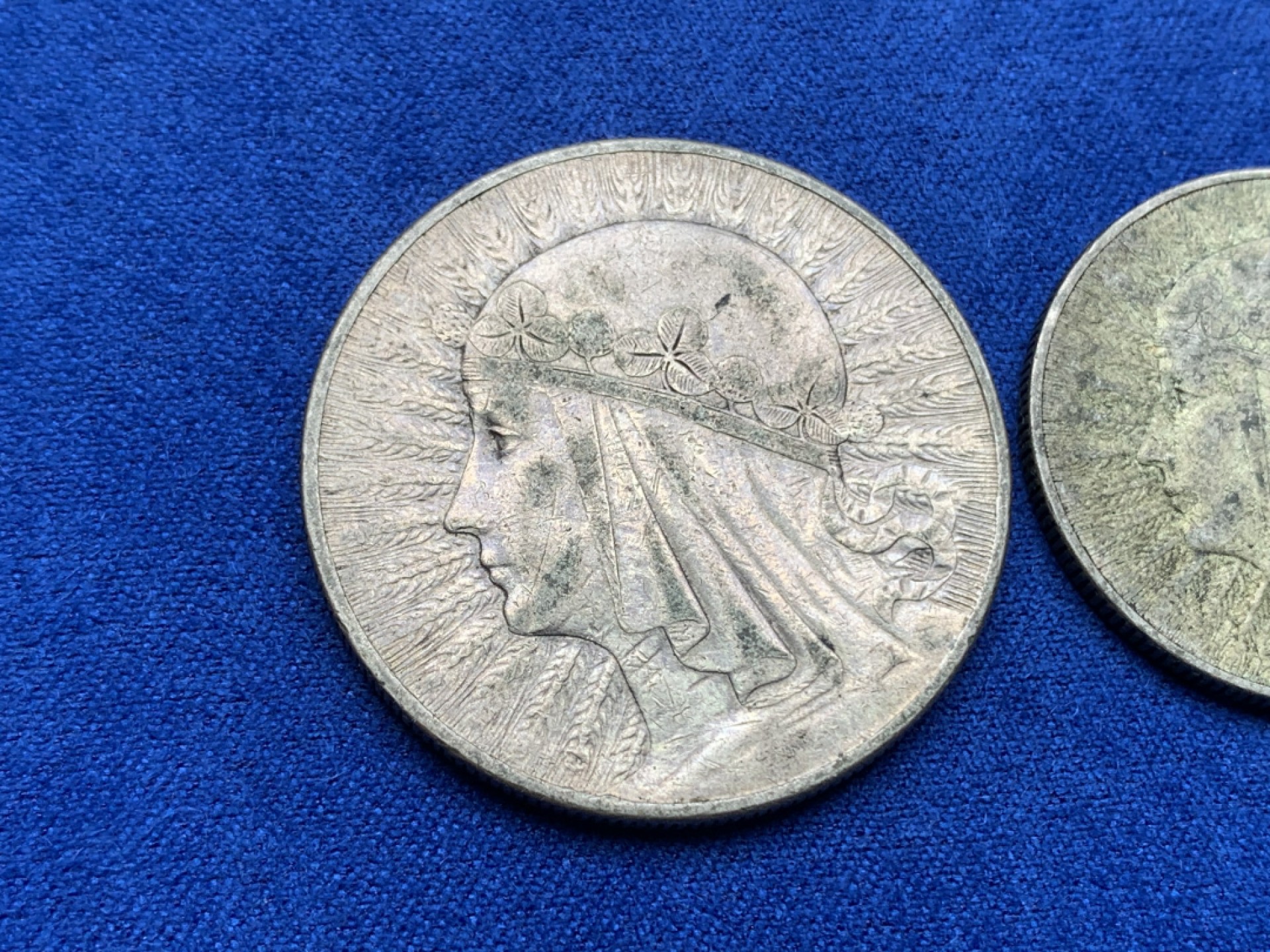 《竞宝斋》三少爷老婆本专场-第156场 (全场包邮) 波兰1933年5兹罗提、1932年10兹罗提雅德维加女王头像（俗称“尼姑头”）银币一对