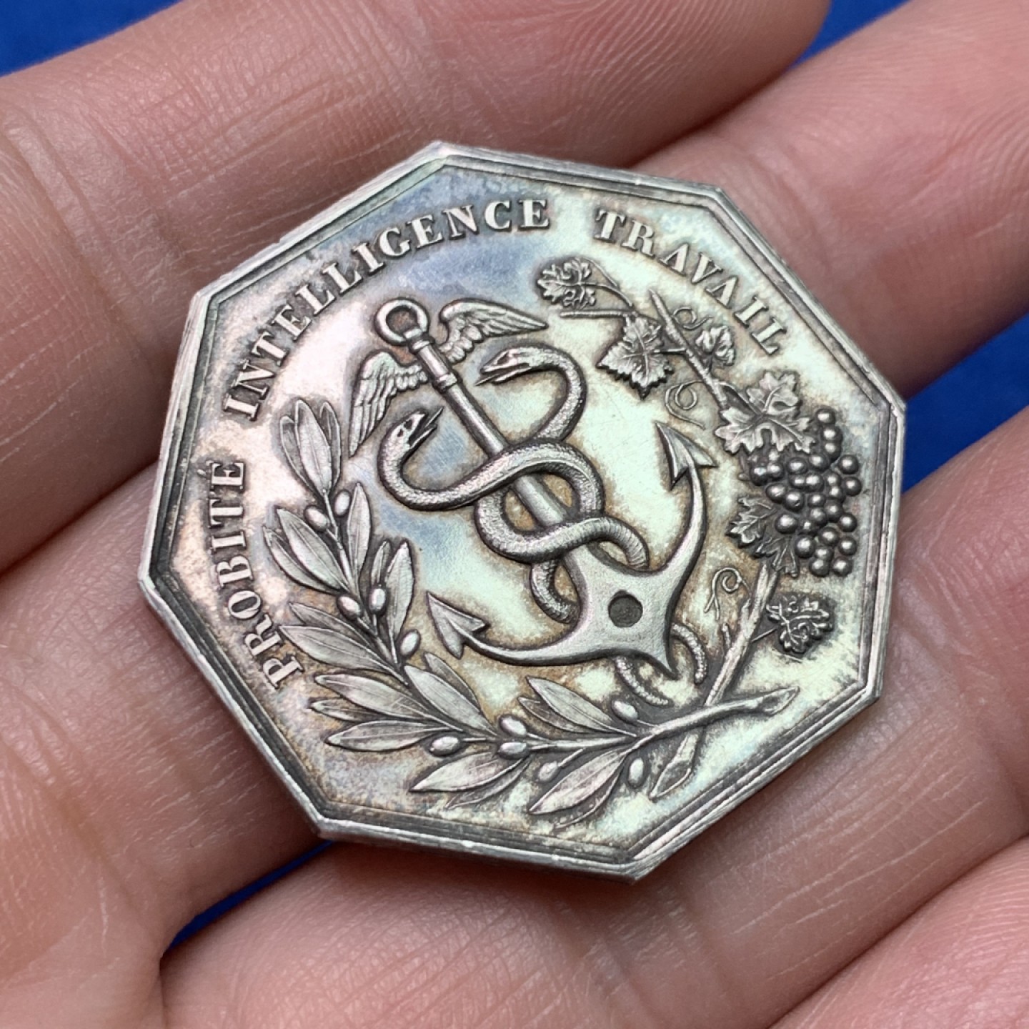 《竞宝斋》三少爷老婆本专场-第156场 (全场包邮) 法国蒙彼利埃商会八角代用银币，丰饶角+1ARGENT边铭，对边直径34mm，重量18.18g。镜面底板