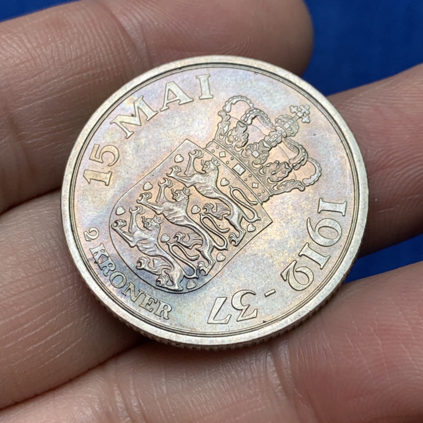 《竞宝斋》三少爷老婆本专场-第156场 (全场包邮) 丹麦1937年克里斯蒂安十世国王登基25周年纪念2克朗银币，800银，直径31mm，重量15g