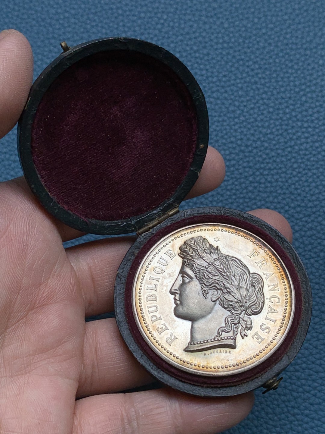 《竞宝斋》三少爷老婆本专场-第156场 (全场包邮) 法国20世纪初谷物女神头像农业大银章，丰饶角+ARGENT边铭，直径46mm，重量47.06g，带原盒