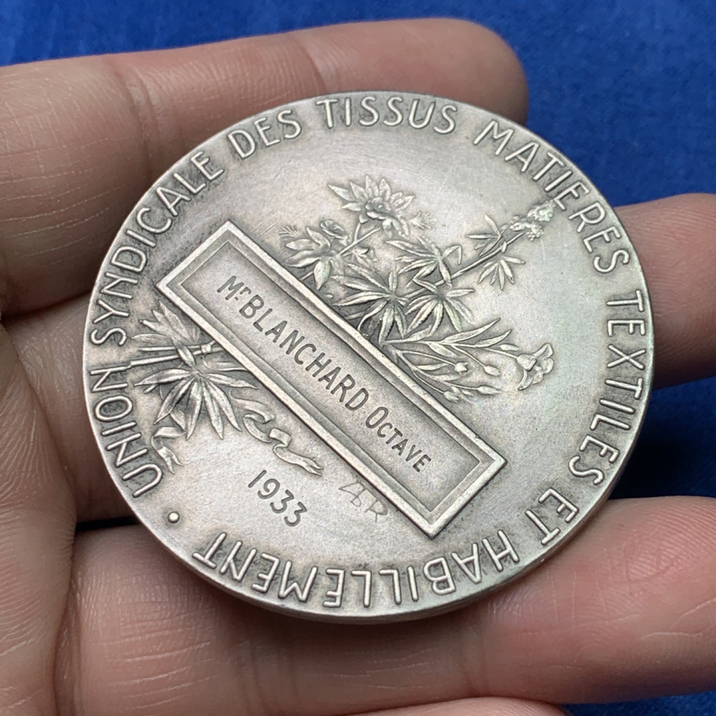 《竞宝斋》三少爷老婆本专场-第156场 (全场包邮) 法国1933年纺织和服装材料联盟工会大银章，菱形+ARGENT边铭，直径50mm，重量48.76g