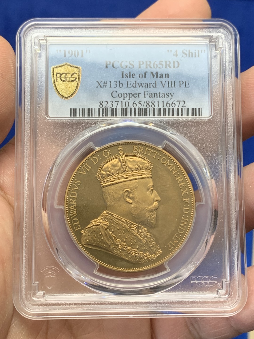 《竞宝斋》三少爷老婆本专场-第156场 (全场包邮) PCGS金盾 PR65RD 马恩岛“1901”年爱德华七世国王头像三条腿图案4先令精制大铜币，后铸珍惜币。唯一亚军分，上面仅有一枚冠军分