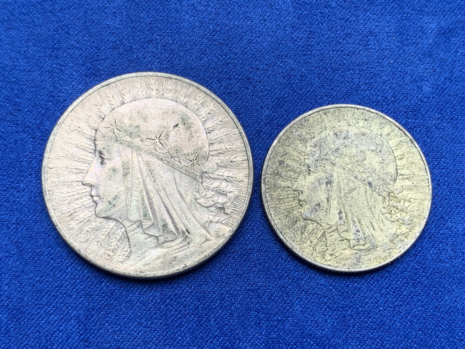 《竞宝斋》三少爷老婆本专场-第156场 (全场包邮) 波兰1933年5兹罗提、1932年10兹罗提雅德维加女王头像（俗称“尼姑头”）银币一对