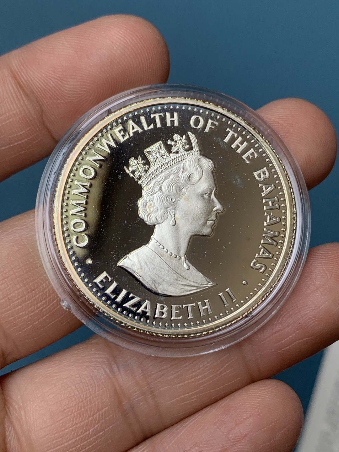 《竞宝斋》三少爷老婆本专场-第156场 (全场包邮) 巴哈马1988年10元精制大银币，原盒带证书