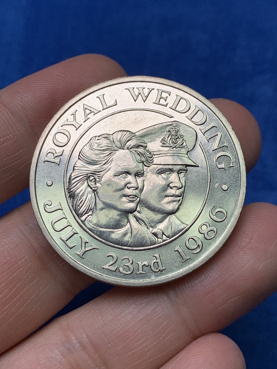 《竞宝斋》三少爷老婆本专场-第156场 (全场包邮) 圣赫勒拿和阿森松1986年50便士、奥尔德尼1992年2镑克朗大镍币一对