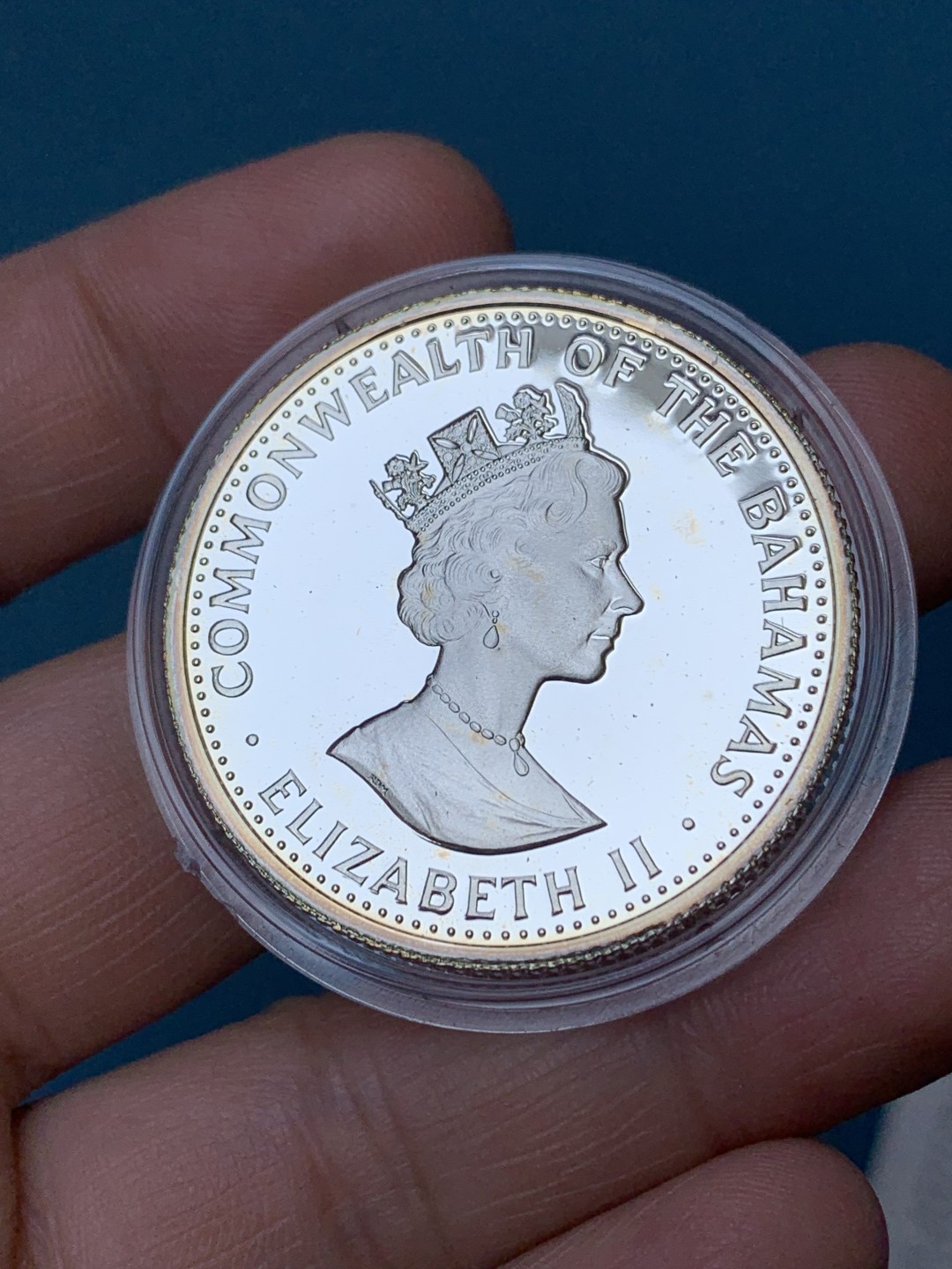 《竞宝斋》三少爷老婆本专场-第156场 (全场包邮) 巴哈马1988年10元精制大银币，原盒带证书