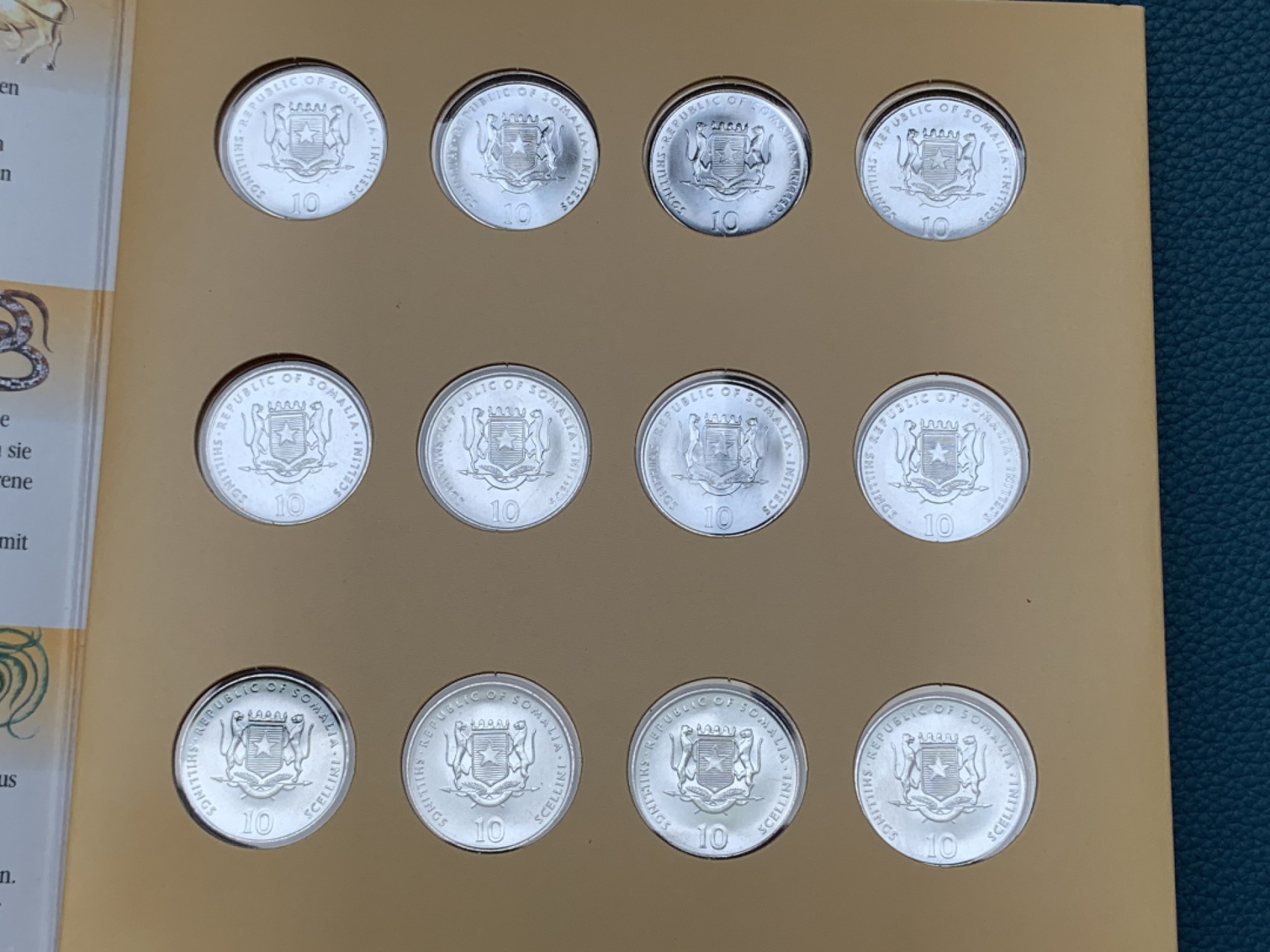 《竞宝斋》三少爷老婆本专场-第156场 (全场包邮) 索马里2000年中国12生肖10先令纪念币套，原册封