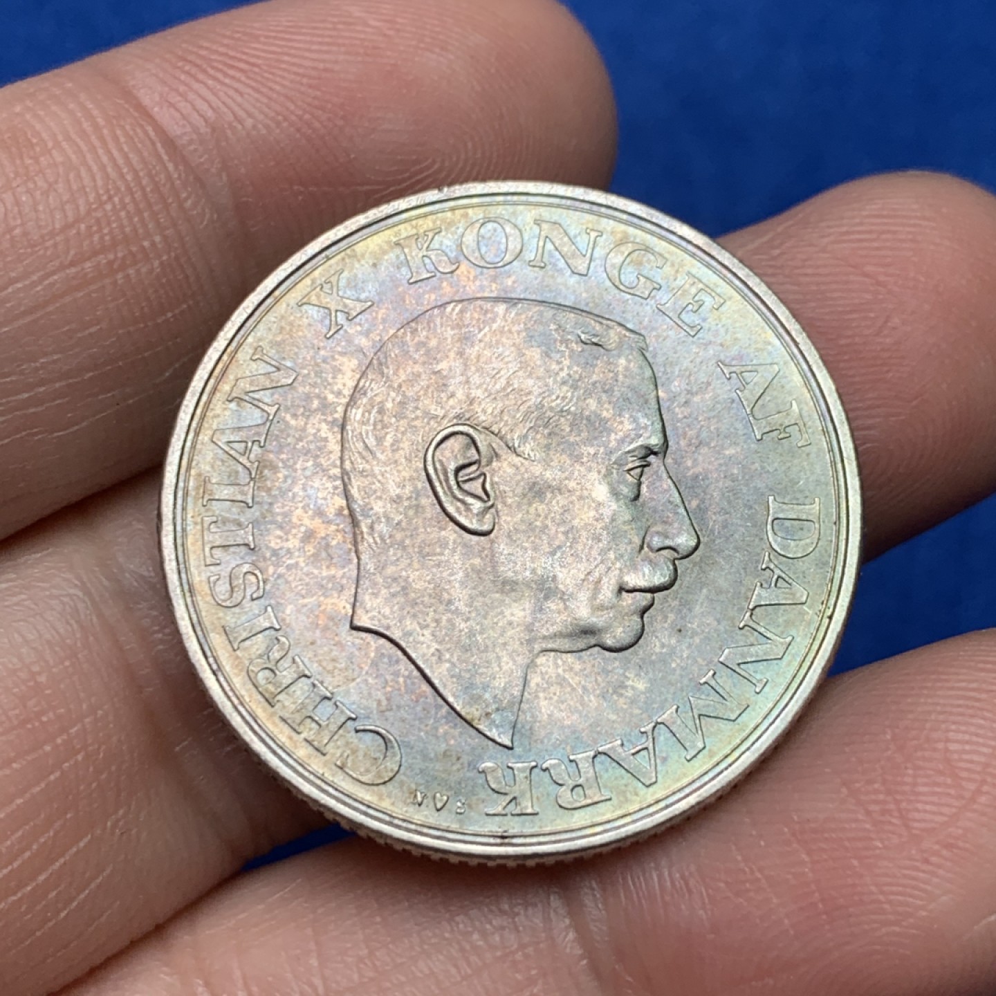 《竞宝斋》三少爷老婆本专场-第156场 (全场包邮) 丹麦1937年克里斯蒂安十世国王登基25周年纪念2克朗银币，800银，直径31mm，重量15g