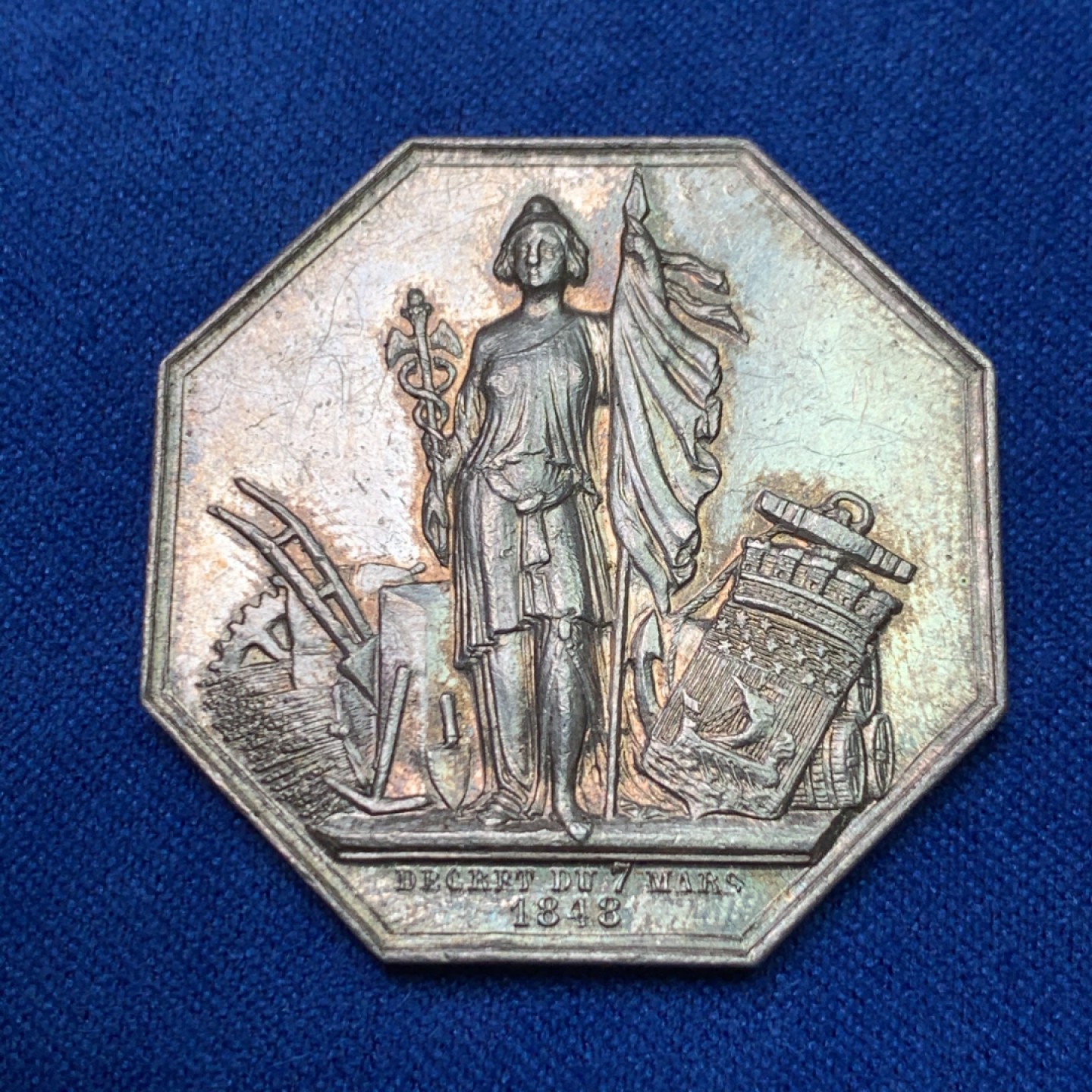 《竞宝斋》三少爷老婆本专场-第156场 (全场包邮) 法国1848年巴黎国家商业银行八角代用银币，ARGENT+950边铭，对边直径35mm，重量19.32g。可评级好品相