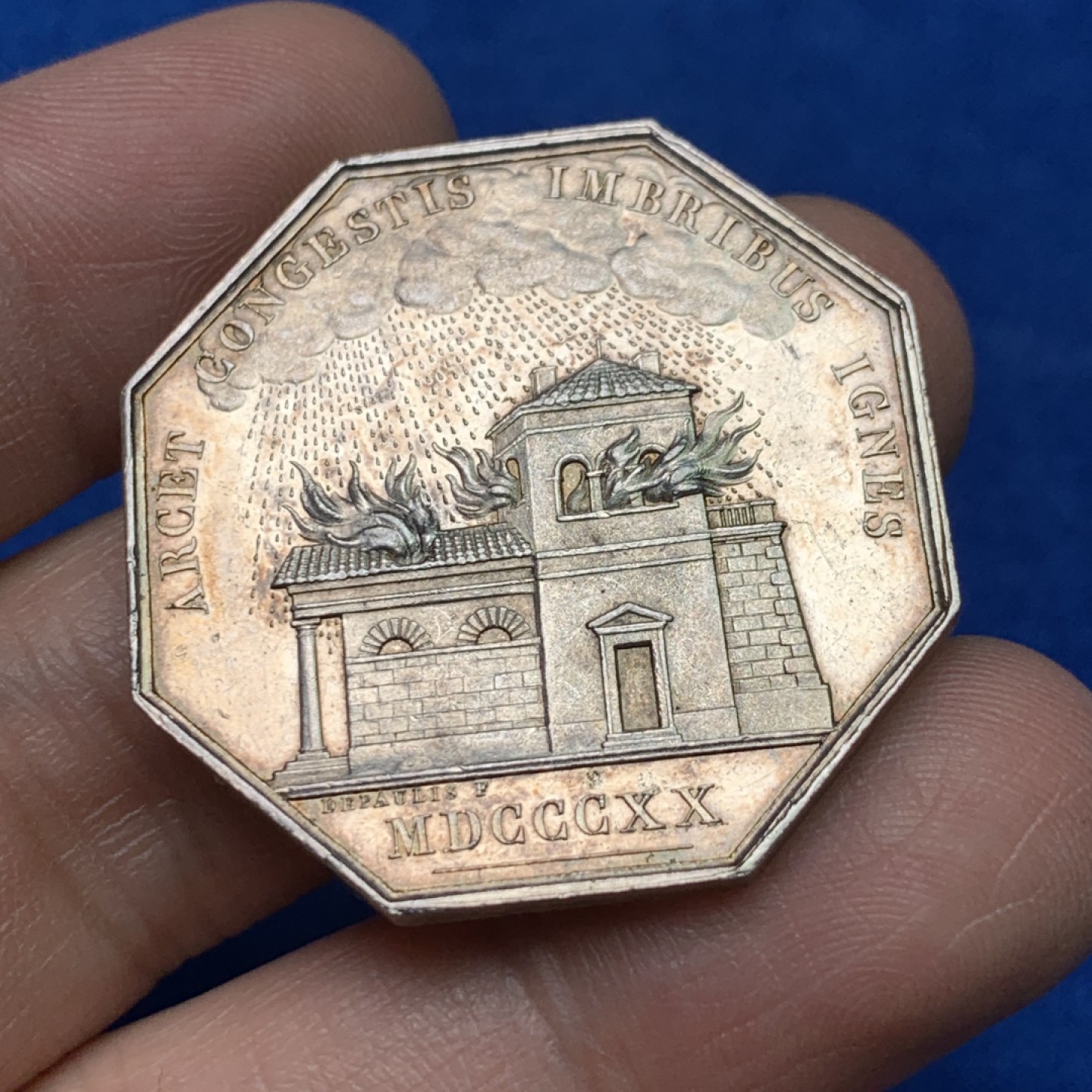 《竞宝斋》三少爷老婆本专场-第156场 (全场包邮) 法国1820年卢瓦雷特火灾保险公司八角代用银币，早期无边铭，对边直径34.5mm，重量17.06g。UNC好品相