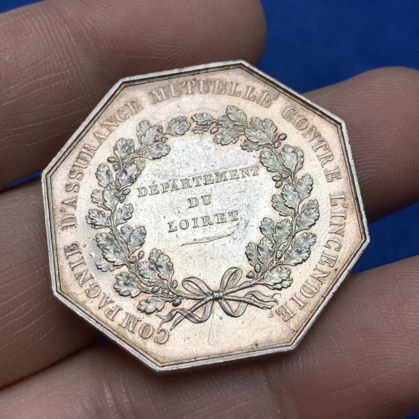 《竞宝斋》三少爷老婆本专场-第156场 (全场包邮) 法国1820年卢瓦雷特火灾保险公司八角代用银币，早期无边铭，对边直径34.5mm，重量17.06g。UNC好品相