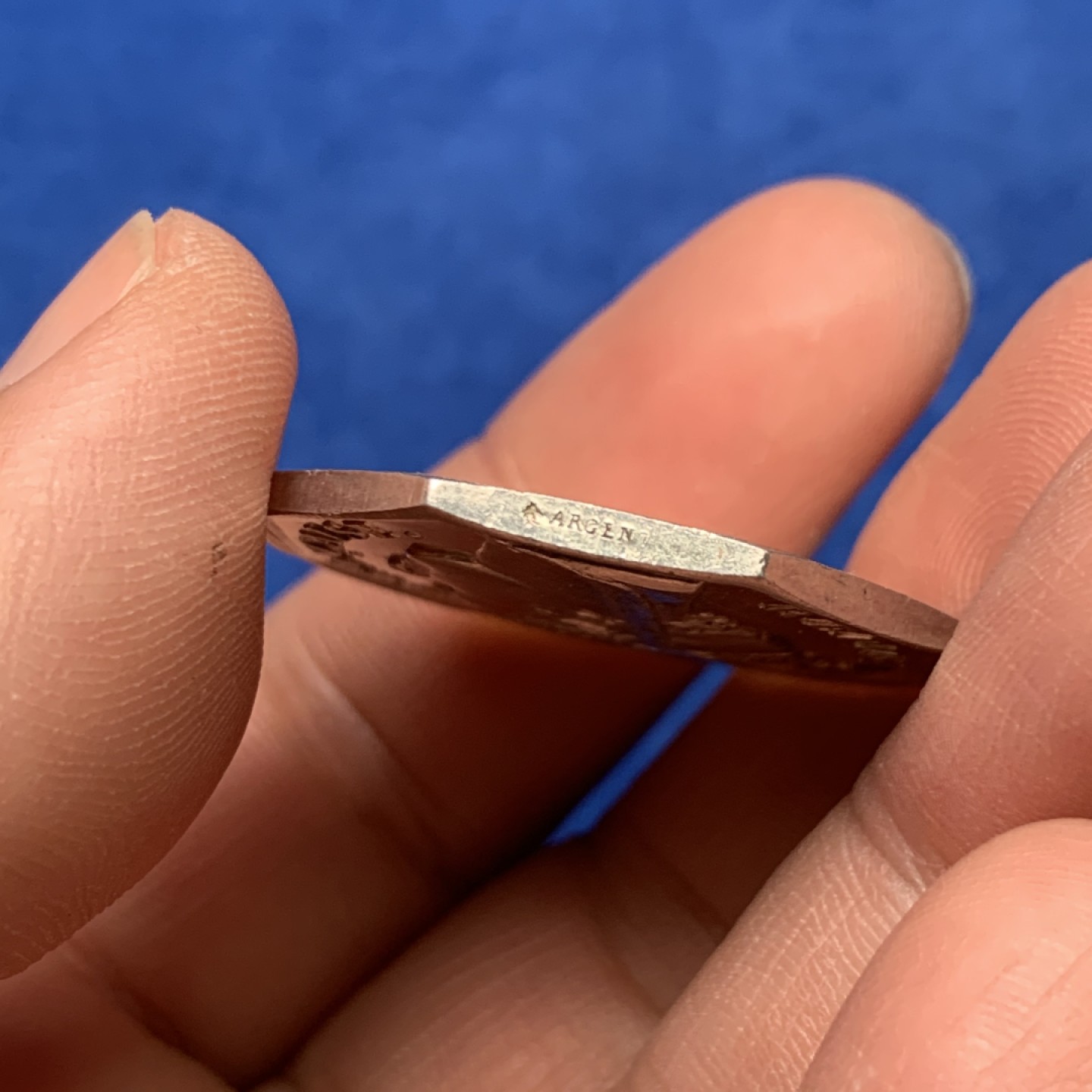 《竞宝斋》三少爷老婆本专场-第156场 (全场包邮) 法国19世纪谷物女神头像公证人八角代用银币，蜜蜂+ARGENT边铭，对边直径31.5mm，重量13.58g