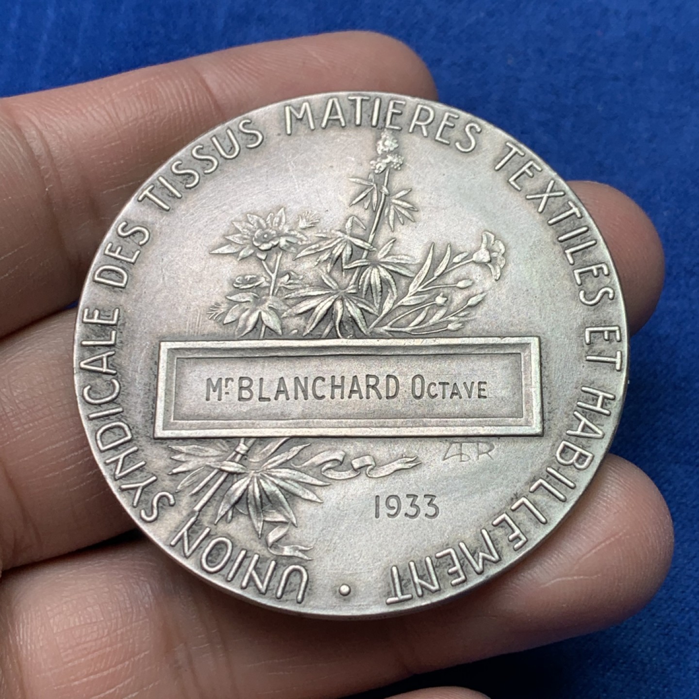《竞宝斋》三少爷老婆本专场-第156场 (全场包邮) 法国1933年纺织和服装材料联盟工会大银章，菱形+ARGENT边铭，直径50mm，重量48.76g