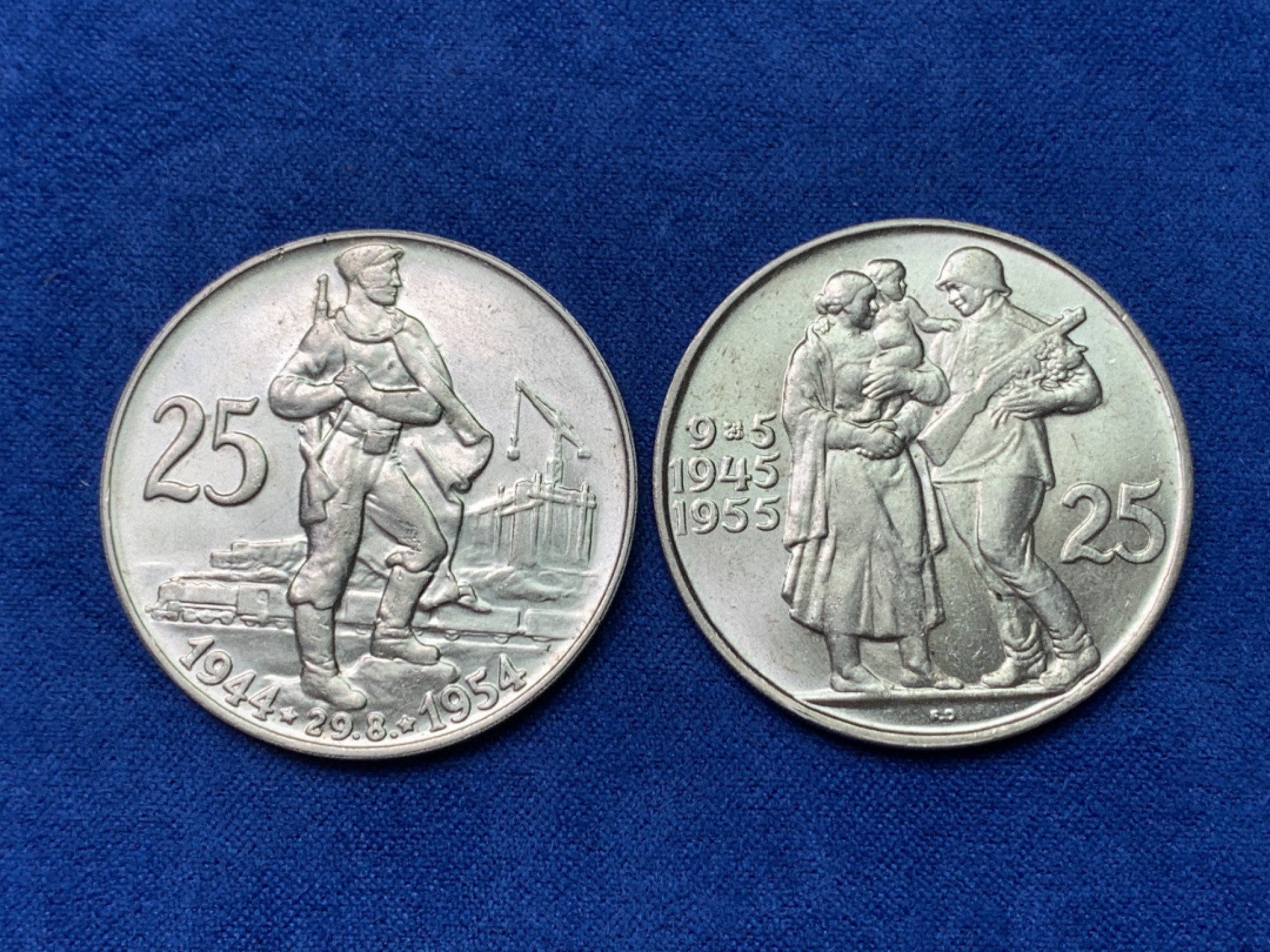 《竞宝斋》三少爷老婆本专场-第156场 (全场包邮) 捷克斯洛伐克1954、1955年25克朗银币一对，原光可评级好品相。500银，直径34mm，重量16g