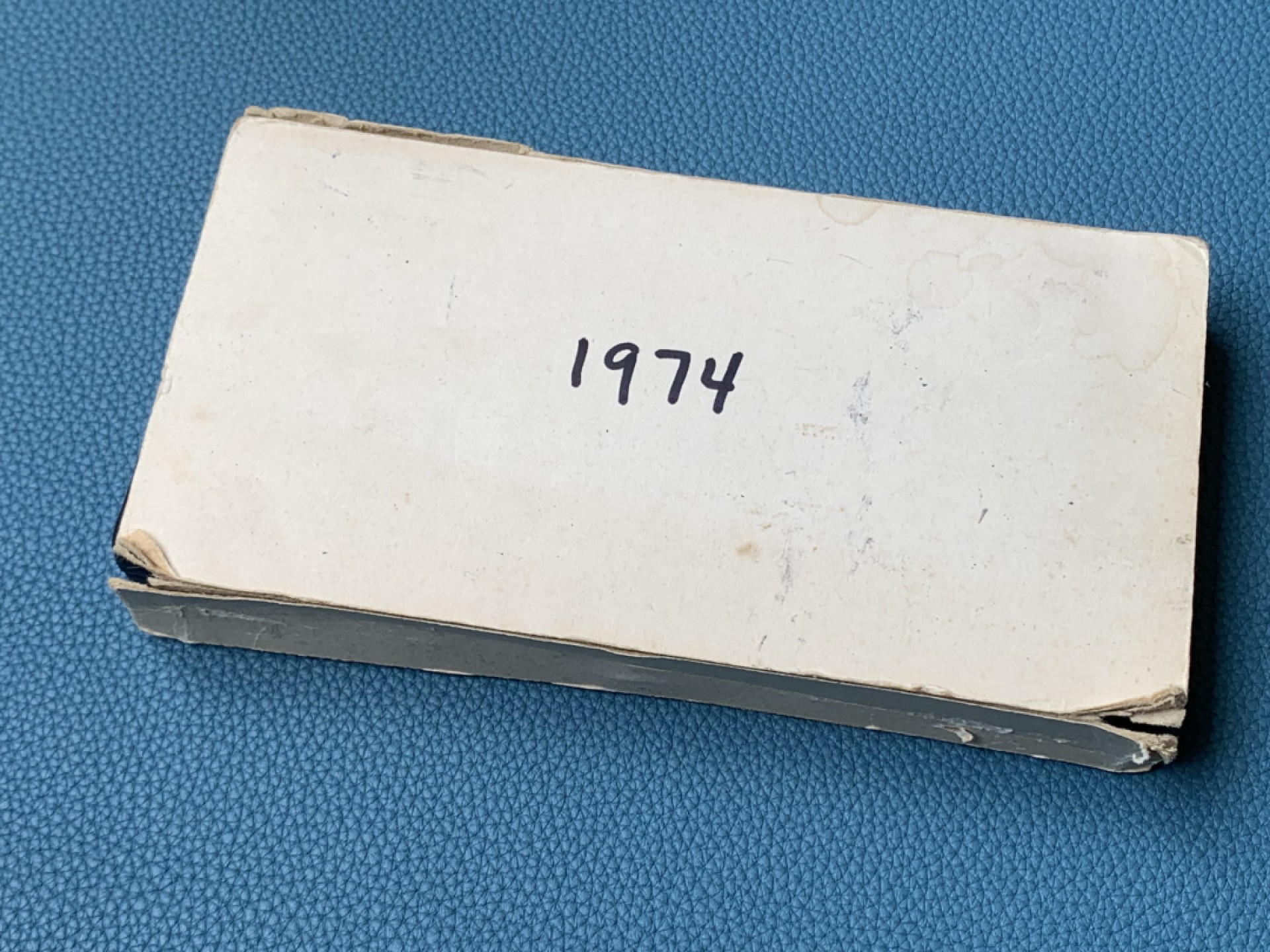 《竞宝斋》三少爷老婆本专场-第156场 (全场包邮) 南非1974年8枚套，带原盒，其中1兰特为银币，800银，直径32.6mm，重量15g