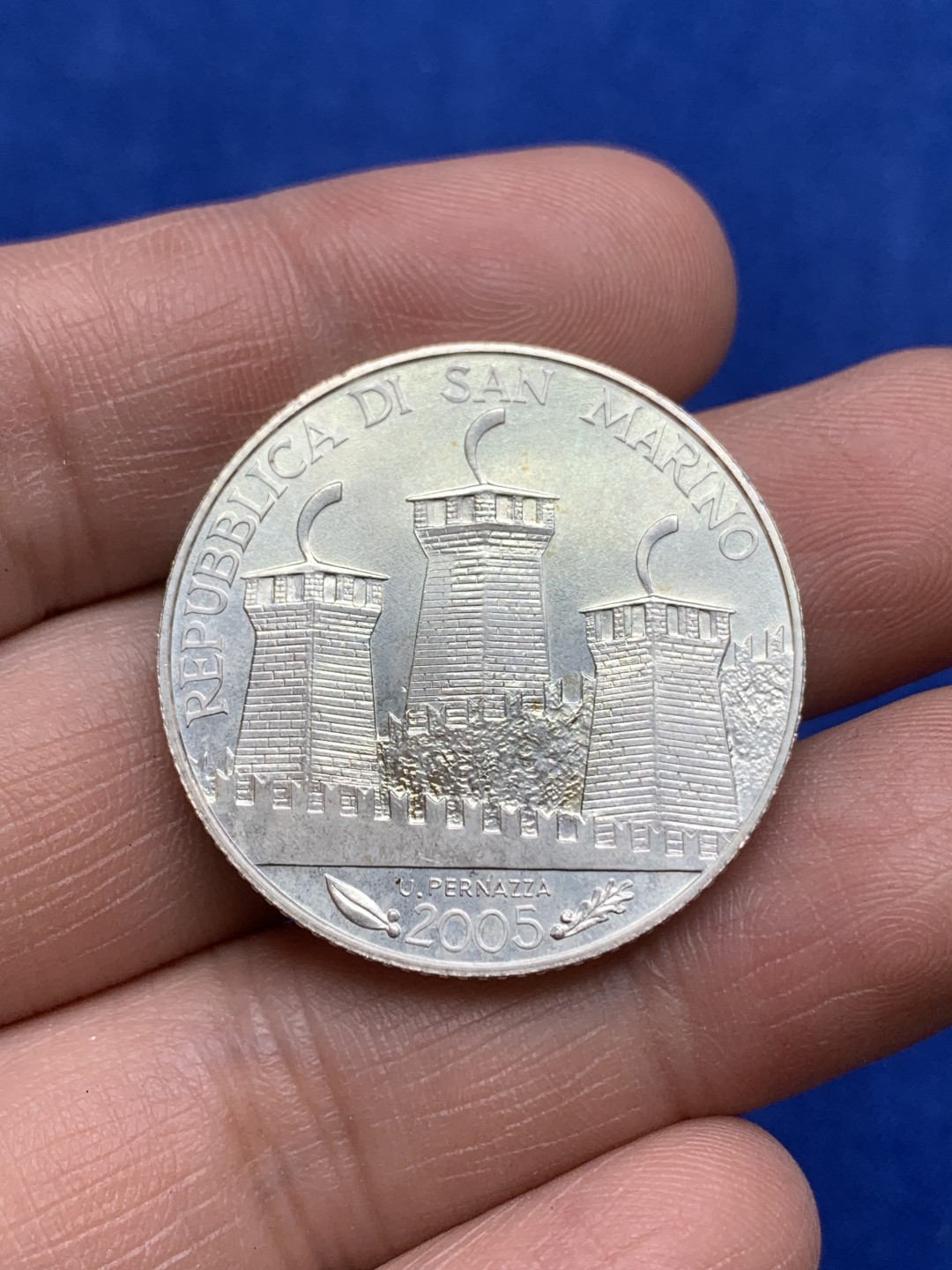 《竞宝斋》三少爷老婆本专场-第156场 (全场包邮) 圣马力诺2005年政治家安东尼奥·奥诺弗里纪念、2012年乔万尼·帕斯科利逝世100周年纪念5欧元银币一对，925银，直径32mm，重量18g 共36克