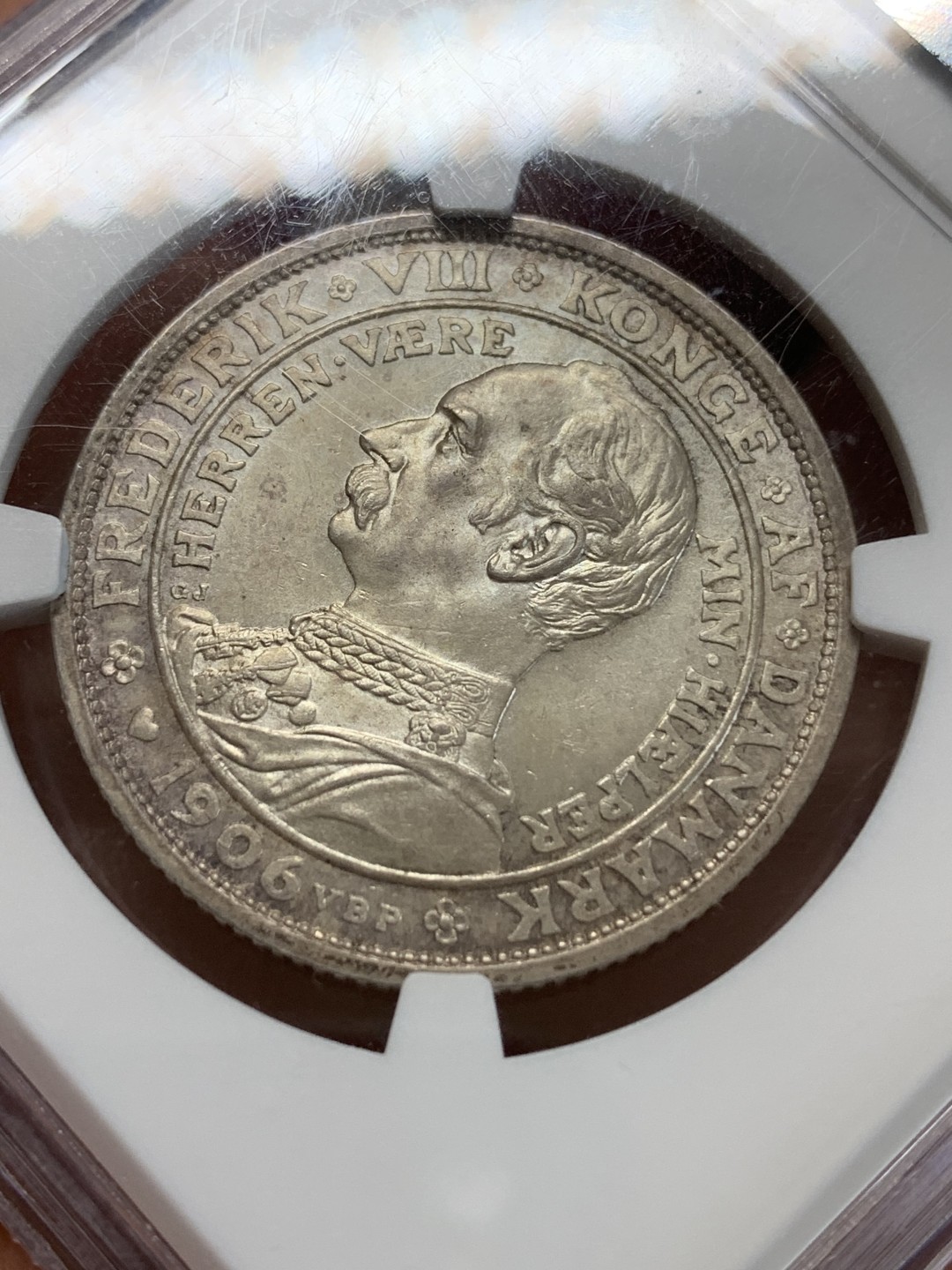 《竞宝斋》三少爷老婆本专场-第156场 (全场包邮) NGC MS64 丹麦1906年克里斯蒂安九世国王逝世-弗雷德里克八世国王登基纪念2克朗银币