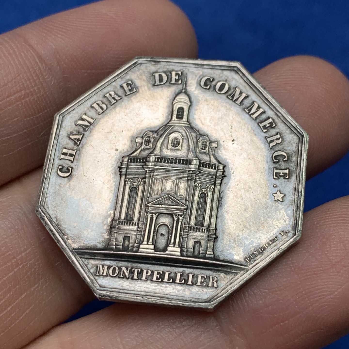 《竞宝斋》三少爷老婆本专场-第156场 (全场包邮) 法国蒙彼利埃商会八角代用银币，丰饶角+1ARGENT边铭，对边直径34mm，重量18.18g。镜面底板